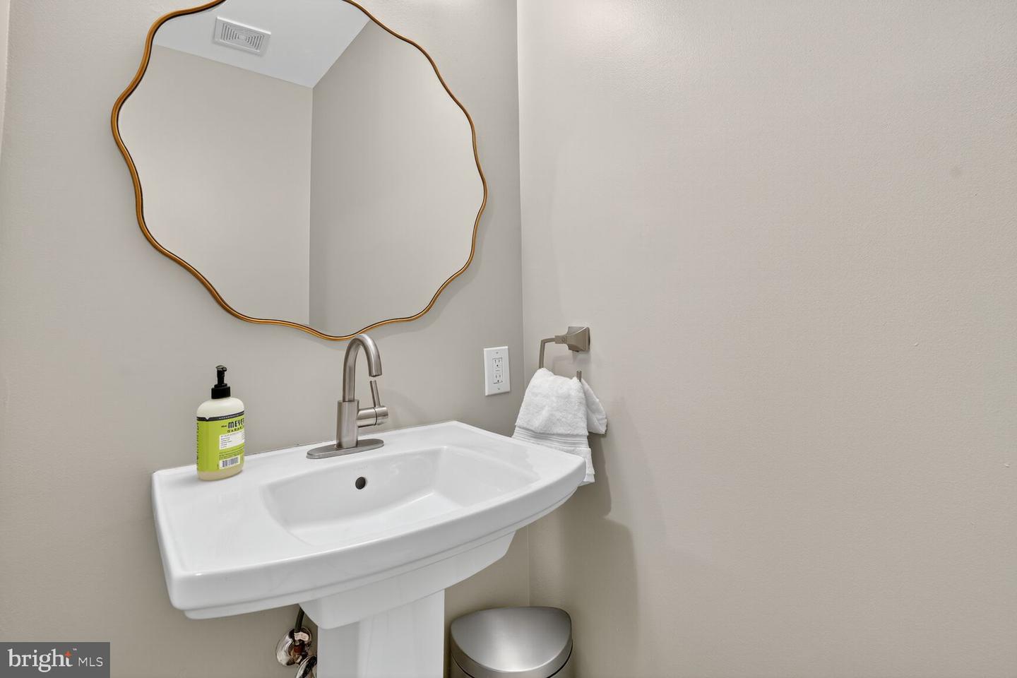 502 W BROAD ST #501, FALLS CHURCH, Virginia 22046, 2 Bedrooms Bedrooms, ,2 BathroomsBathrooms,Residential,For sale,502 W BROAD ST #501,VAFA2003246 MLS # VAFA2003246
