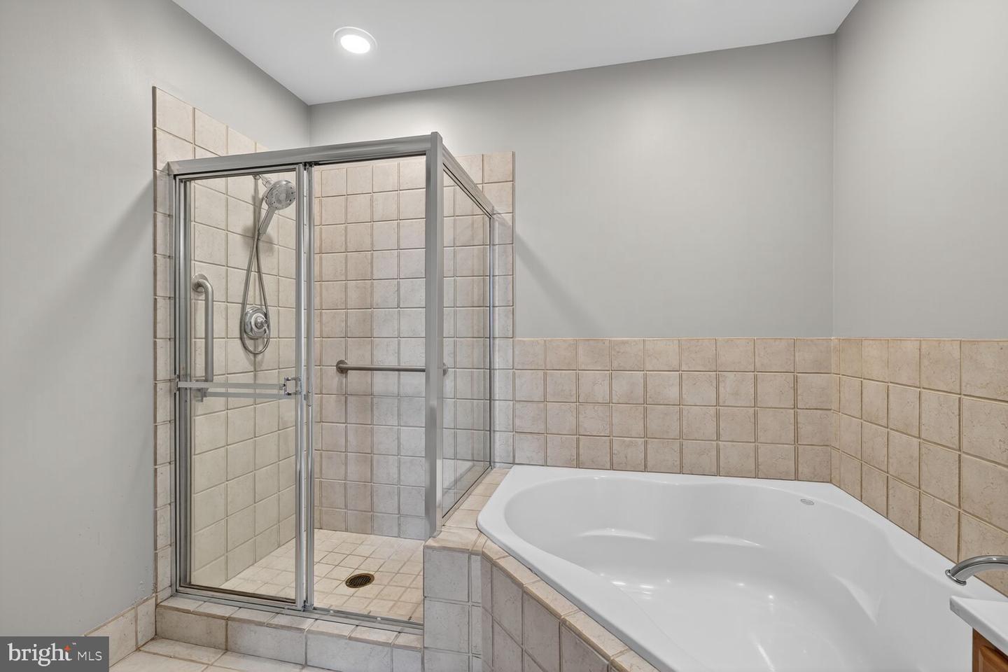 502 W BROAD ST #501, FALLS CHURCH, Virginia 22046, 2 Bedrooms Bedrooms, ,2 BathroomsBathrooms,Residential,For sale,502 W BROAD ST #501,VAFA2003246 MLS # VAFA2003246