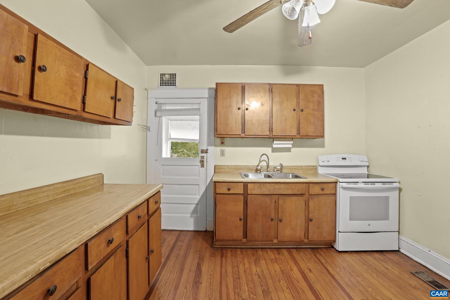 808 CYNTHIANNA AVE, CHARLOTTESVILLE, Virginia 22903, 2 Bedrooms Bedrooms, ,2 BathroomsBathrooms,Residential,For sale,808 CYNTHIANNA AVE,668287 MLS # 668287