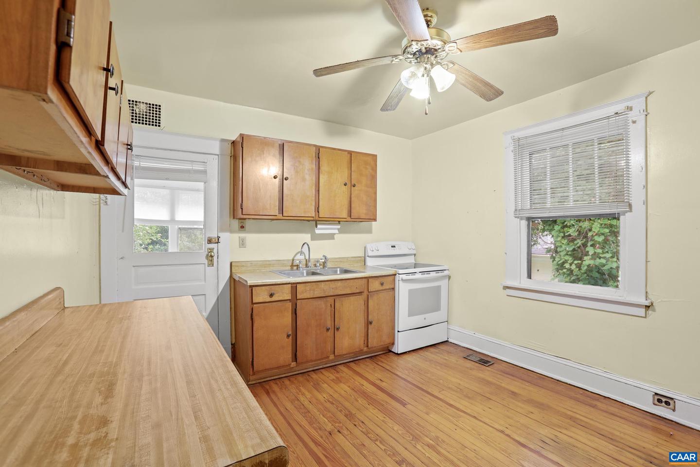 808 CYNTHIANNA AVE, CHARLOTTESVILLE, Virginia 22903, 2 Bedrooms Bedrooms, ,2 BathroomsBathrooms,Residential,For sale,808 CYNTHIANNA AVE,668287 MLS # 668287