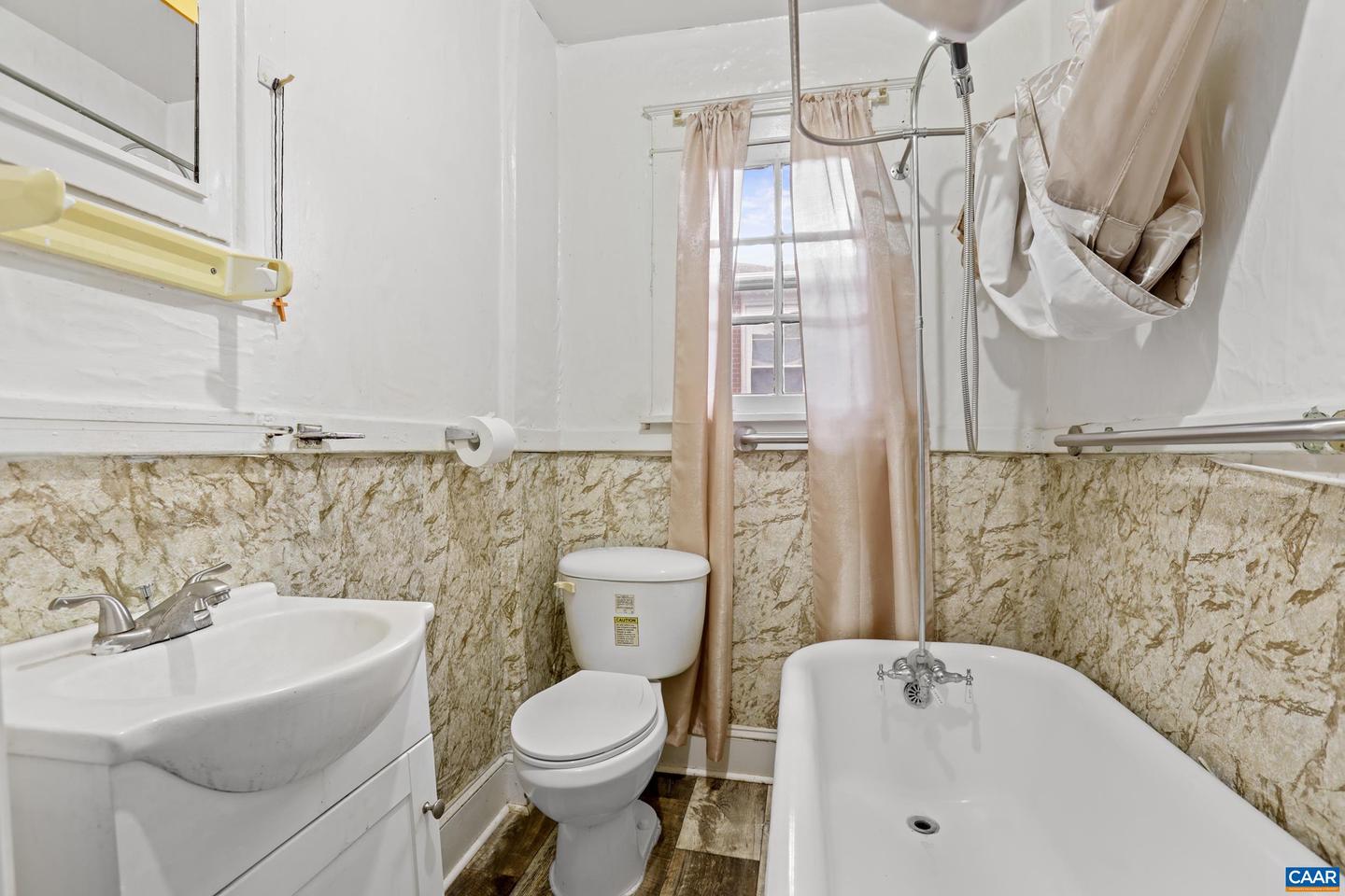 808 CYNTHIANNA AVE, CHARLOTTESVILLE, Virginia 22903, 2 Bedrooms Bedrooms, ,2 BathroomsBathrooms,Residential,For sale,808 CYNTHIANNA AVE,668287 MLS # 668287