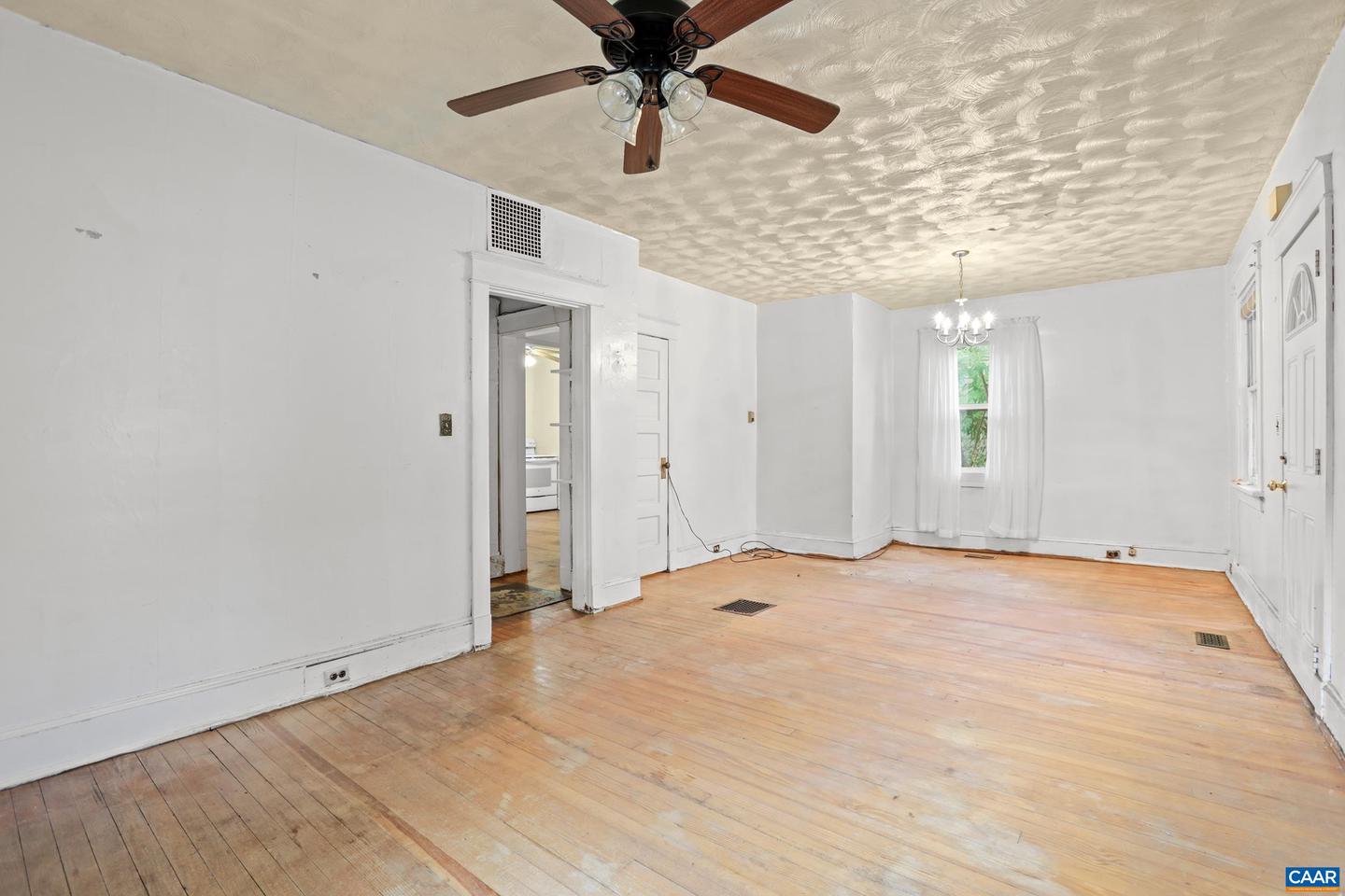 808 CYNTHIANNA AVE, CHARLOTTESVILLE, Virginia 22903, 2 Bedrooms Bedrooms, ,2 BathroomsBathrooms,Residential,For sale,808 CYNTHIANNA AVE,668287 MLS # 668287