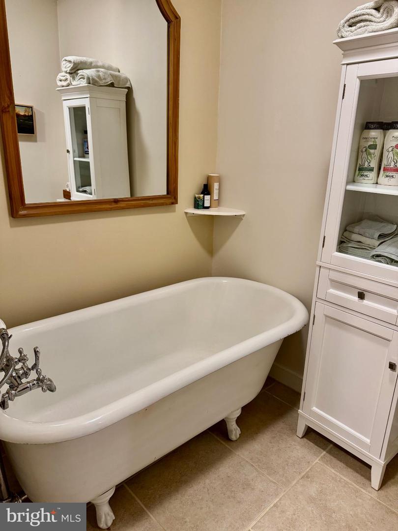 374 BOYERS MILL LN, MIDDLETOWN, Virginia 22645, 3 Bedrooms Bedrooms, 12 Rooms Rooms,2 BathroomsBathrooms,Residential,For sale,374 BOYERS MILL LN,VAFV2036450 MLS # VAFV2036450