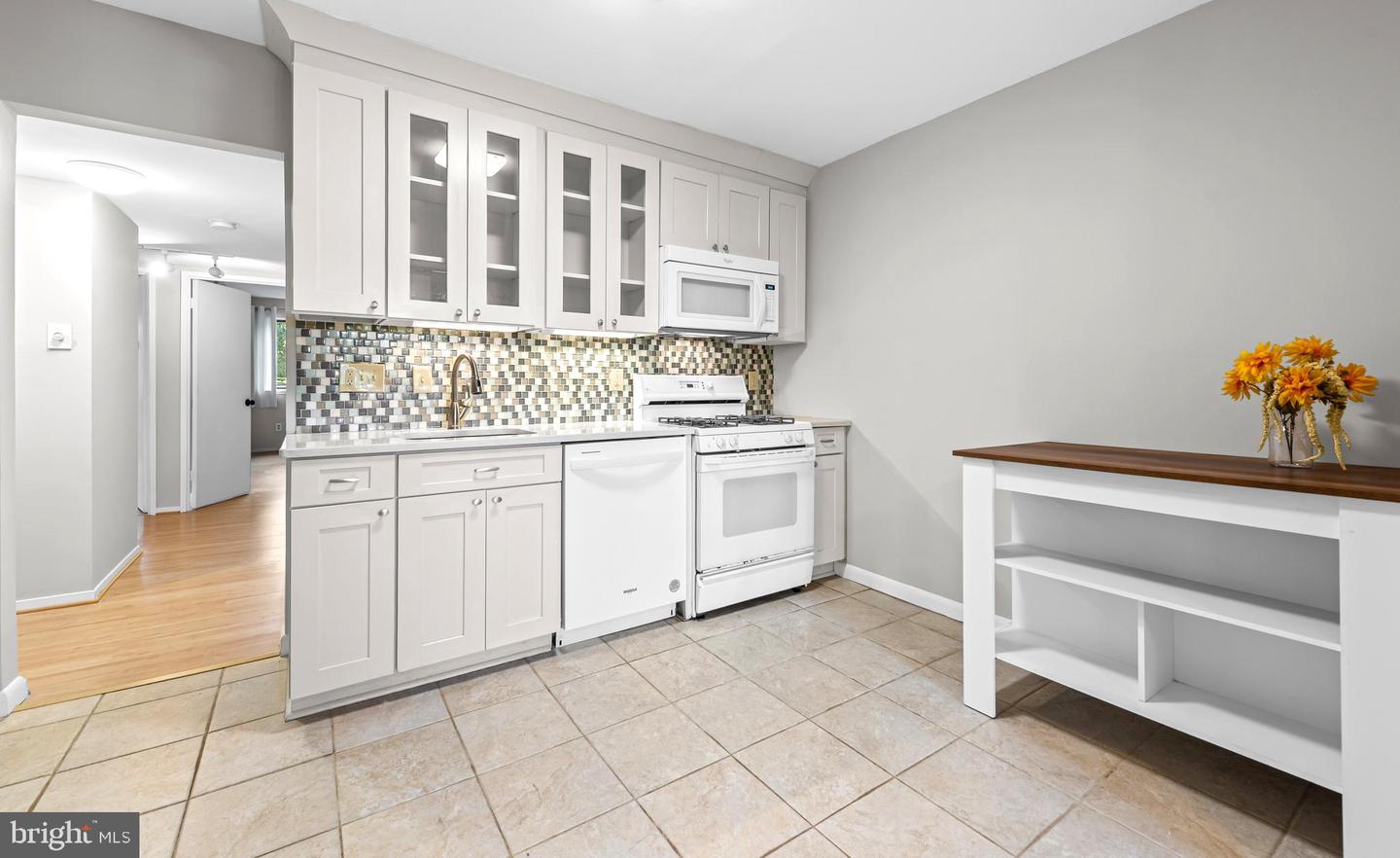 1645 PARKCREST CIR #200, RESTON, Virginia 20190, 2 Bedrooms Bedrooms, ,2 BathroomsBathrooms,Residential,For sale,1645 PARKCREST CIR #200,VAFX2264096 MLS # VAFX2264096