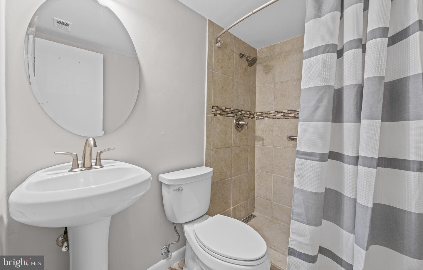 1645 PARKCREST CIR #200, RESTON, Virginia 20190, 2 Bedrooms Bedrooms, ,2 BathroomsBathrooms,Residential,For sale,1645 PARKCREST CIR #200,VAFX2264096 MLS # VAFX2264096