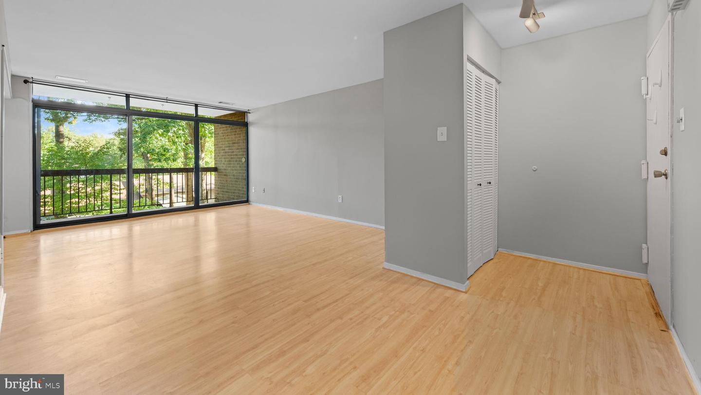 1645 PARKCREST CIR #200, RESTON, Virginia 20190, 2 Bedrooms Bedrooms, ,2 BathroomsBathrooms,Residential,For sale,1645 PARKCREST CIR #200,VAFX2264096 MLS # VAFX2264096