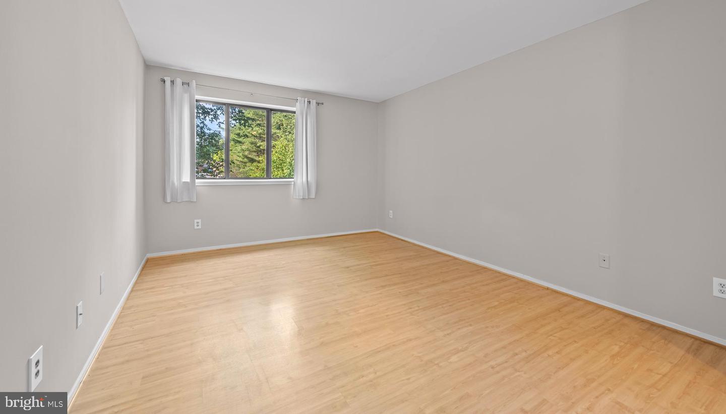 1645 PARKCREST CIR #200, RESTON, Virginia 20190, 2 Bedrooms Bedrooms, ,2 BathroomsBathrooms,Residential,For sale,1645 PARKCREST CIR #200,VAFX2264096 MLS # VAFX2264096