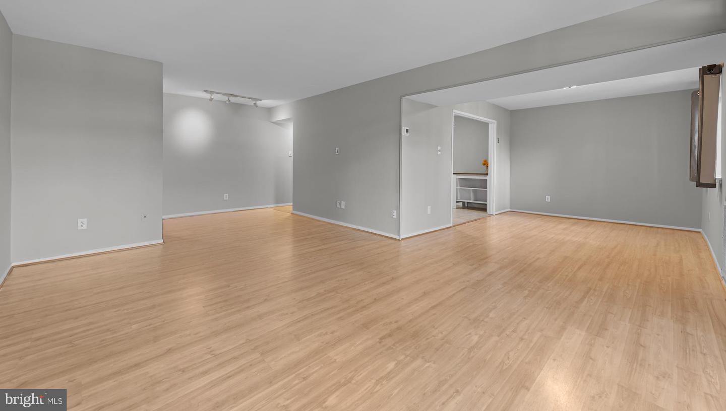 1645 PARKCREST CIR #200, RESTON, Virginia 20190, 2 Bedrooms Bedrooms, ,2 BathroomsBathrooms,Residential,For sale,1645 PARKCREST CIR #200,VAFX2264096 MLS # VAFX2264096