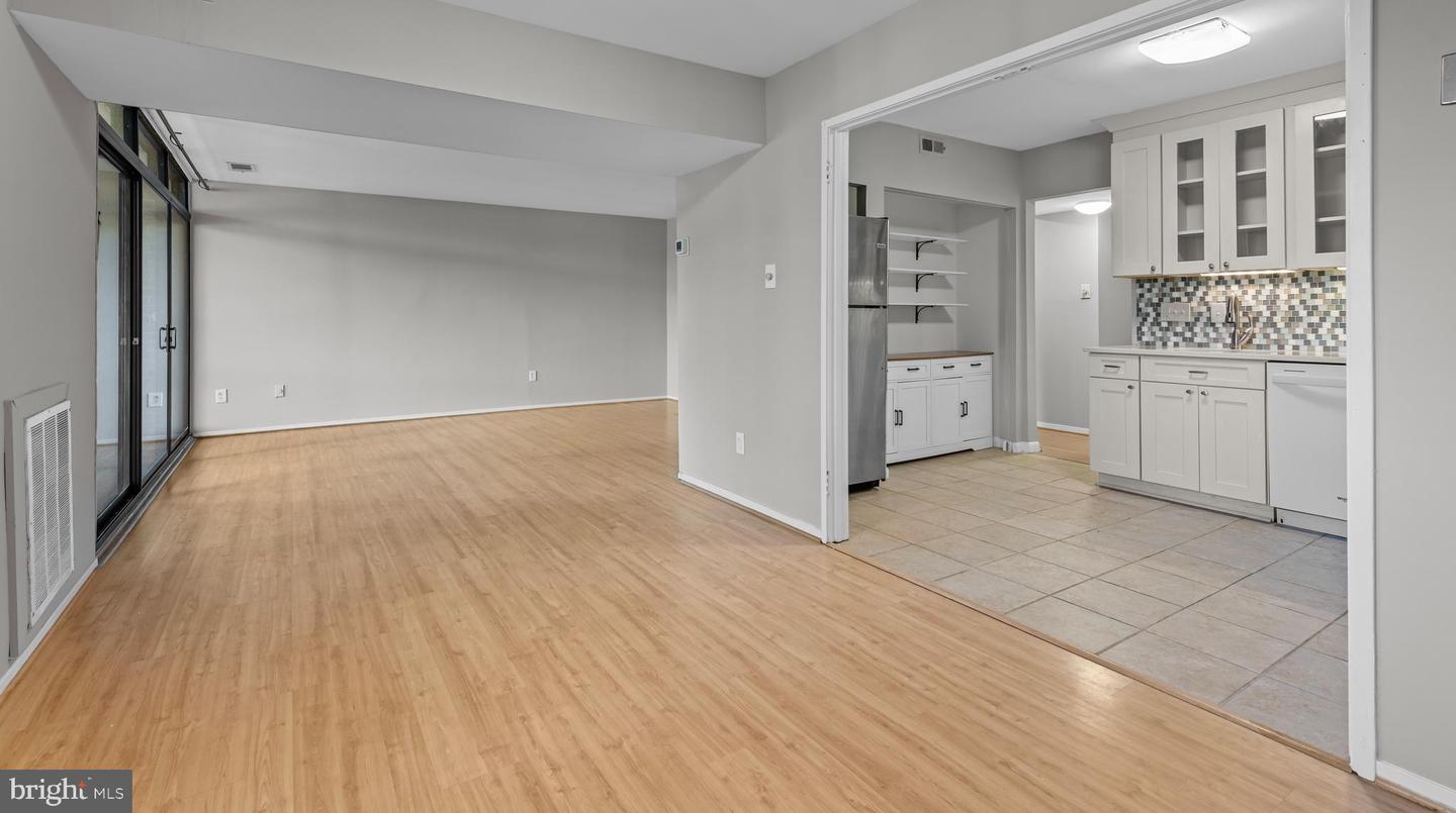1645 PARKCREST CIR #200, RESTON, Virginia 20190, 2 Bedrooms Bedrooms, ,2 BathroomsBathrooms,Residential,For sale,1645 PARKCREST CIR #200,VAFX2264096 MLS # VAFX2264096