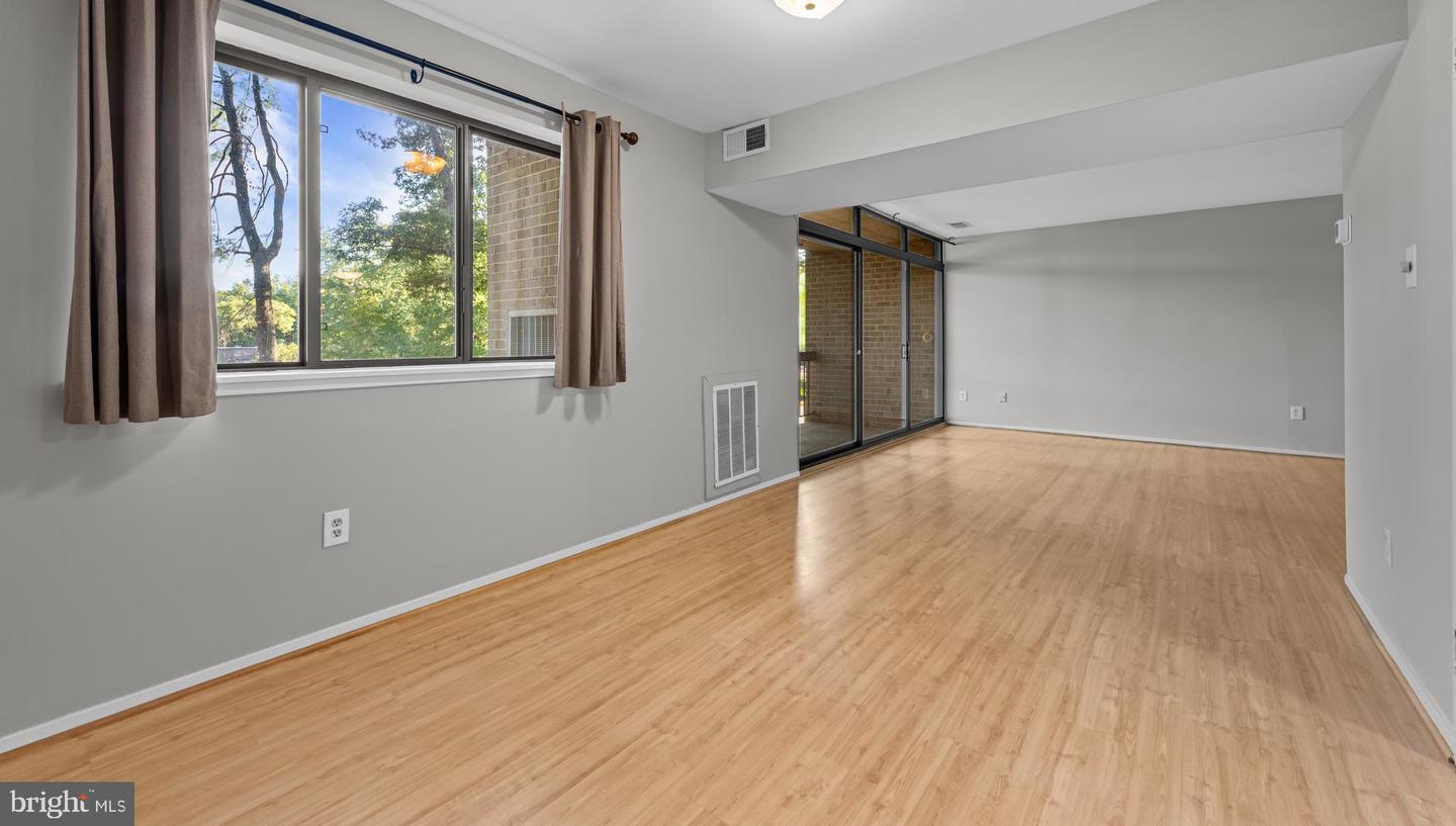 1645 PARKCREST CIR #200, RESTON, Virginia 20190, 2 Bedrooms Bedrooms, ,2 BathroomsBathrooms,Residential,For sale,1645 PARKCREST CIR #200,VAFX2264096 MLS # VAFX2264096