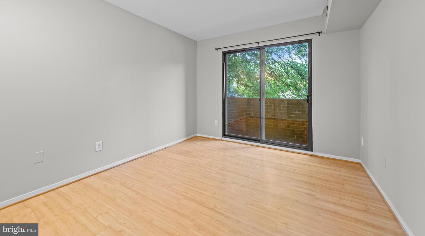 1645 PARKCREST CIR #200, RESTON, Virginia 20190, 2 Bedrooms Bedrooms, ,2 BathroomsBathrooms,Residential,For sale,1645 PARKCREST CIR #200,VAFX2264096 MLS # VAFX2264096