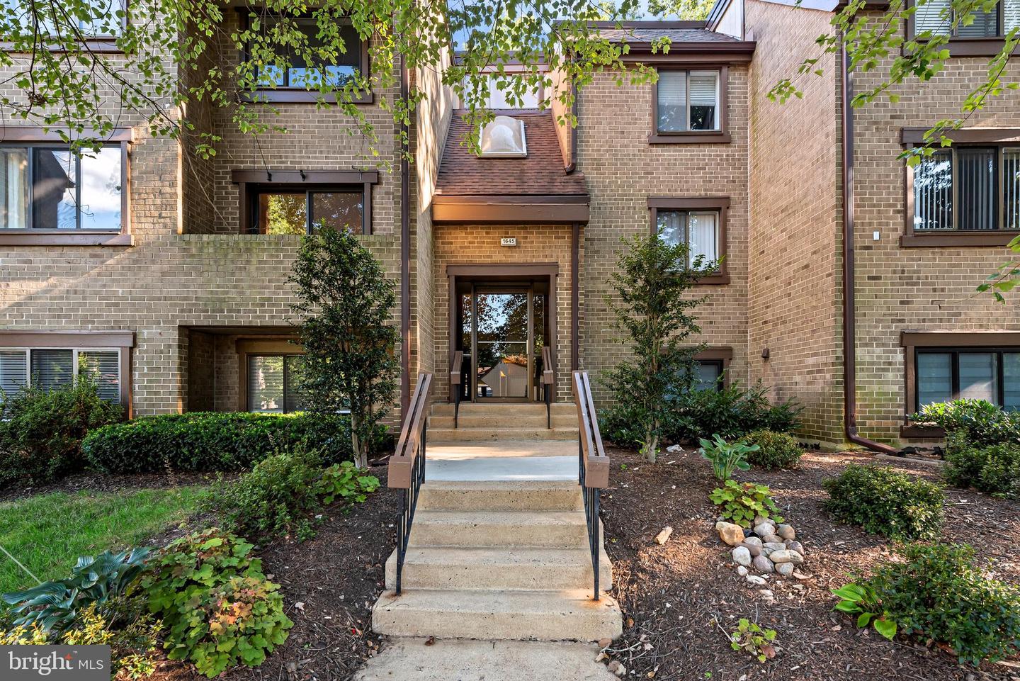 1645 PARKCREST CIR #200, RESTON, Virginia 20190, 2 Bedrooms Bedrooms, ,2 BathroomsBathrooms,Residential,For sale,1645 PARKCREST CIR #200,VAFX2264096 MLS # VAFX2264096