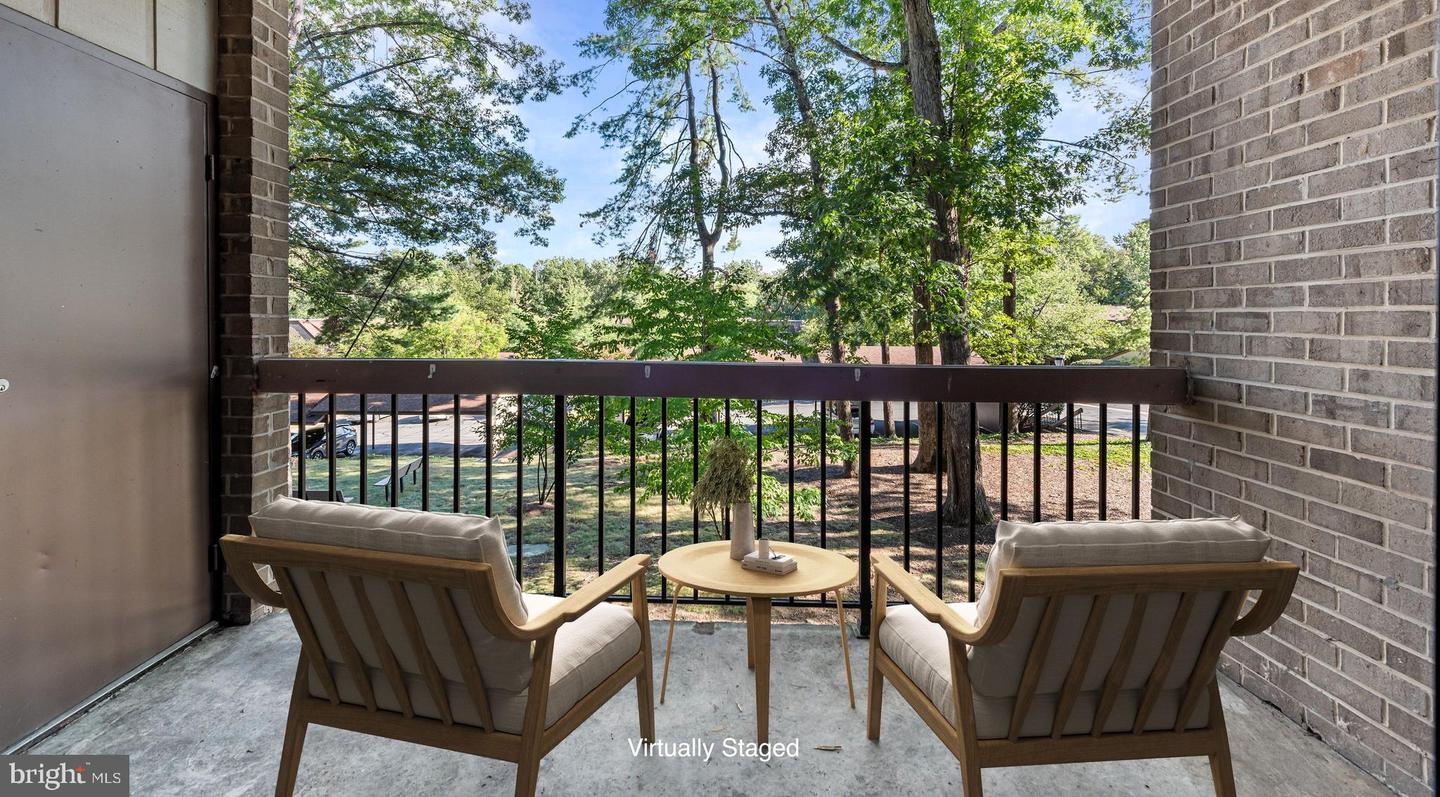 1645 PARKCREST CIR #200, RESTON, Virginia 20190, 2 Bedrooms Bedrooms, ,2 BathroomsBathrooms,Residential,For sale,1645 PARKCREST CIR #200,VAFX2264096 MLS # VAFX2264096