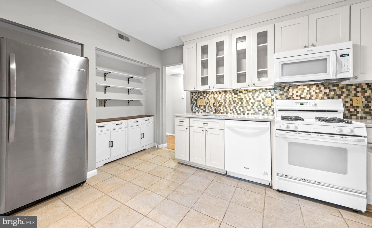 1645 PARKCREST CIR #200, RESTON, Virginia 20190, 2 Bedrooms Bedrooms, ,2 BathroomsBathrooms,Residential,For sale,1645 PARKCREST CIR #200,VAFX2264096 MLS # VAFX2264096