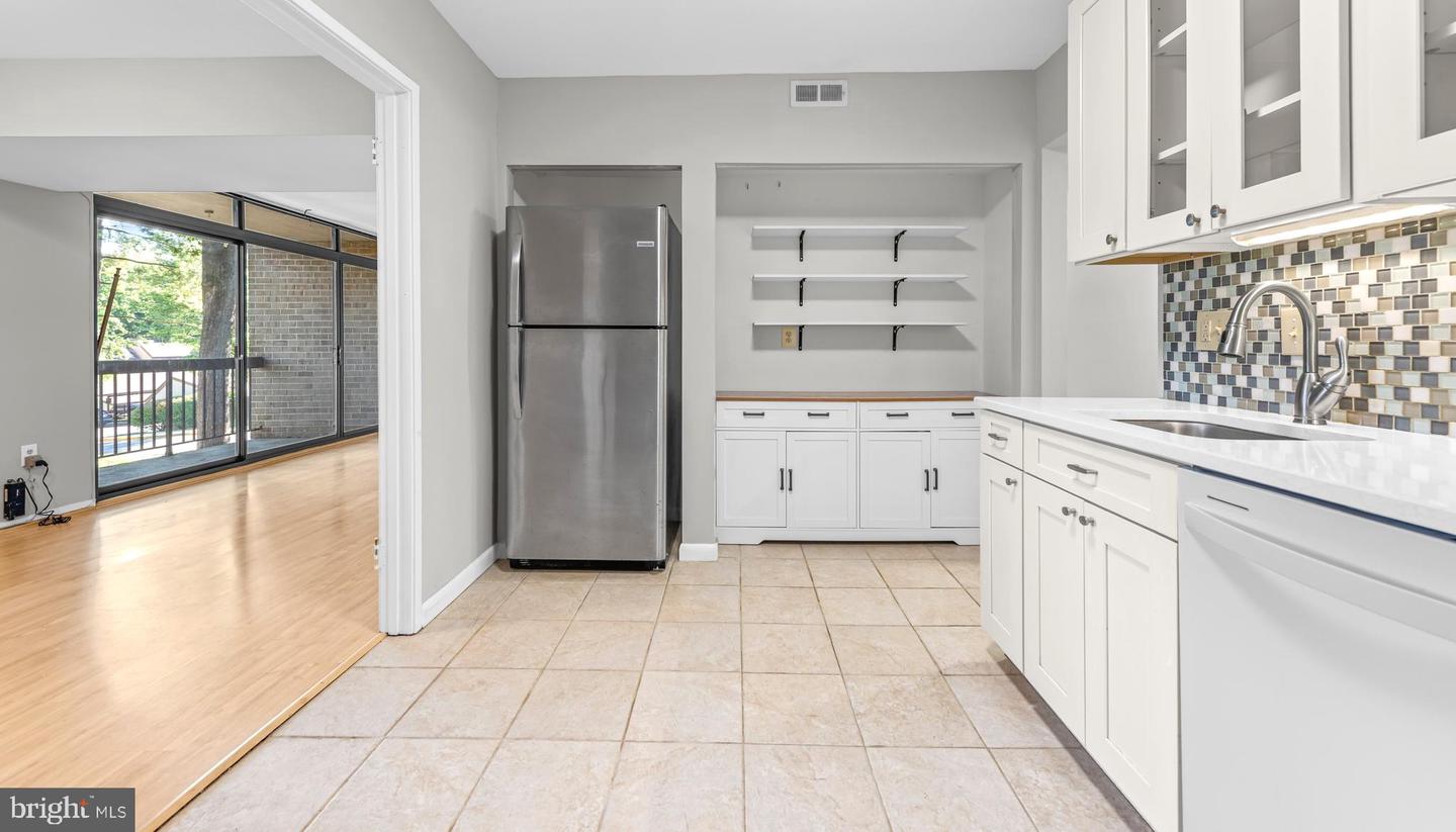 1645 PARKCREST CIR #200, RESTON, Virginia 20190, 2 Bedrooms Bedrooms, ,2 BathroomsBathrooms,Residential,For sale,1645 PARKCREST CIR #200,VAFX2264096 MLS # VAFX2264096