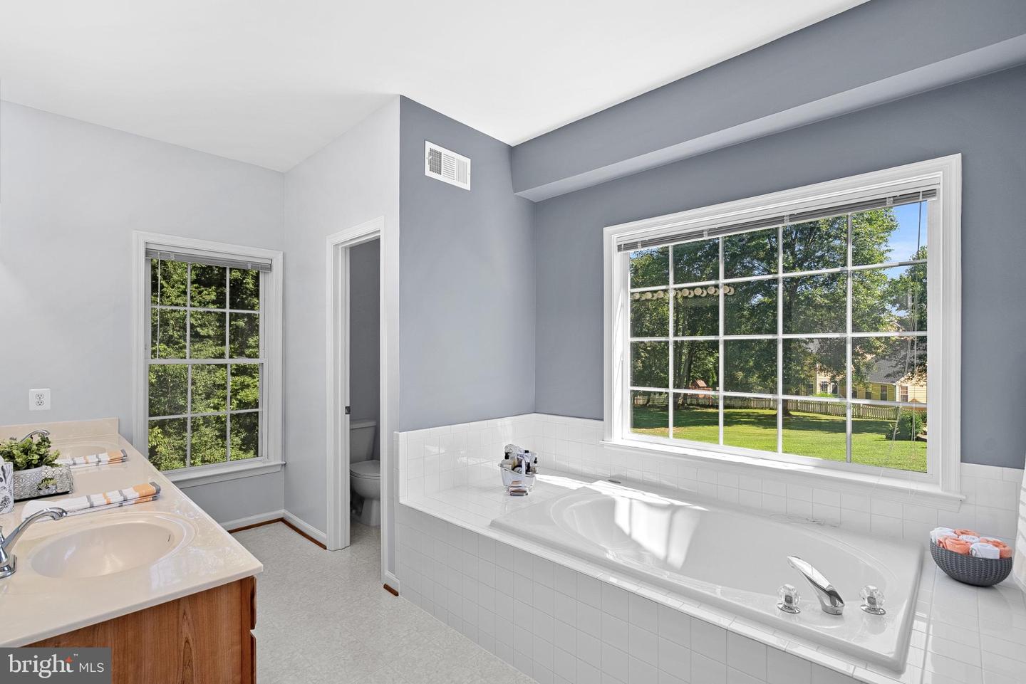 409 BOLINGBROOK CT, PURCELLVILLE, Virginia 20132, 5 Bedrooms Bedrooms, 16 Rooms Rooms,3 BathroomsBathrooms,Residential,For sale,409 BOLINGBROOK CT,VALO2105706 MLS # VALO2105706