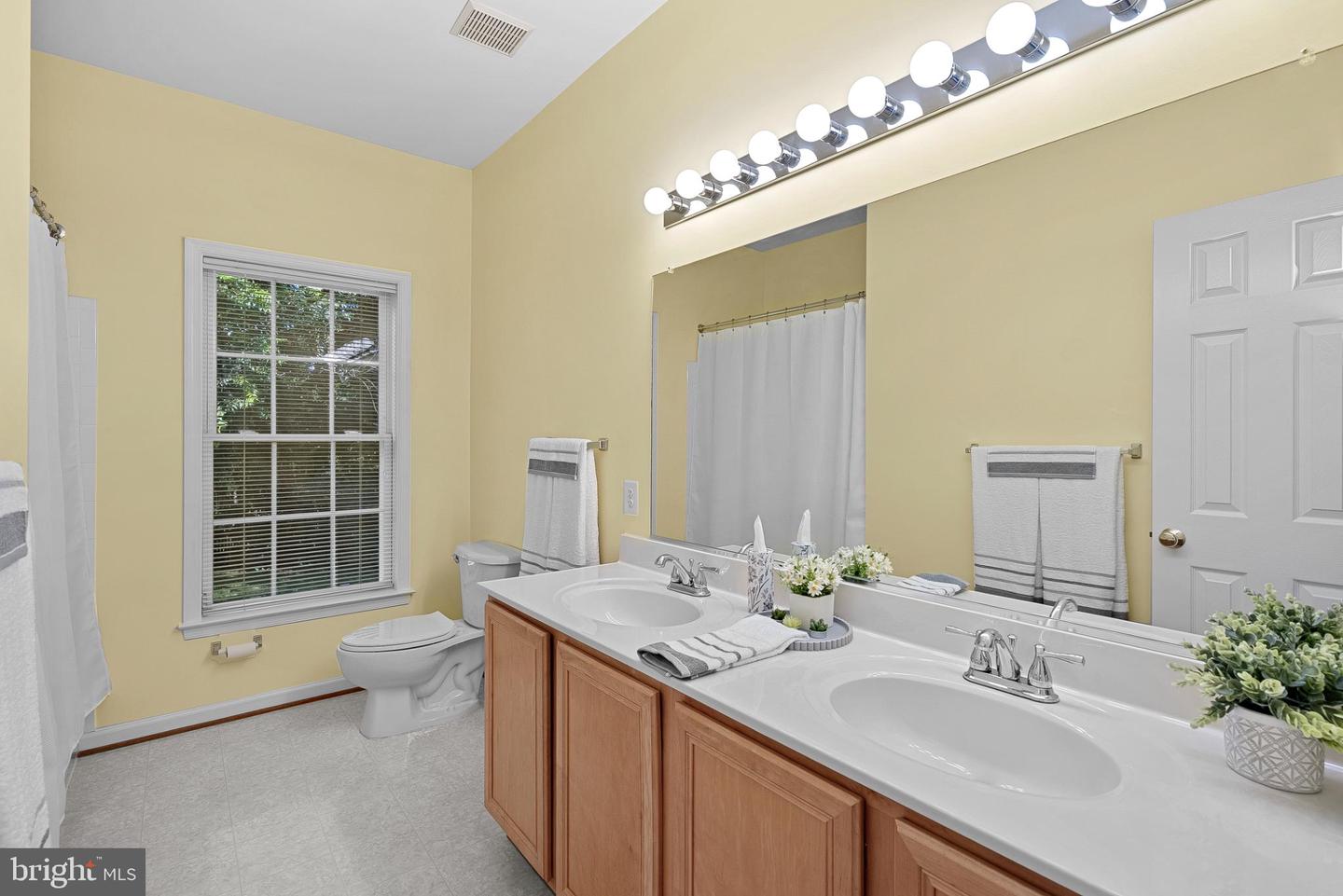 409 BOLINGBROOK CT, PURCELLVILLE, Virginia 20132, 5 Bedrooms Bedrooms, 16 Rooms Rooms,3 BathroomsBathrooms,Residential,For sale,409 BOLINGBROOK CT,VALO2105706 MLS # VALO2105706