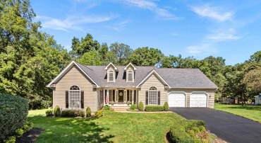 409 BOLINGBROOK CT, PURCELLVILLE, Virginia 20132, 5 Bedrooms Bedrooms, 16 Rooms Rooms,3 BathroomsBathrooms,Residential,For sale,409 BOLINGBROOK CT,VALO2105706 MLS # VALO2105706
