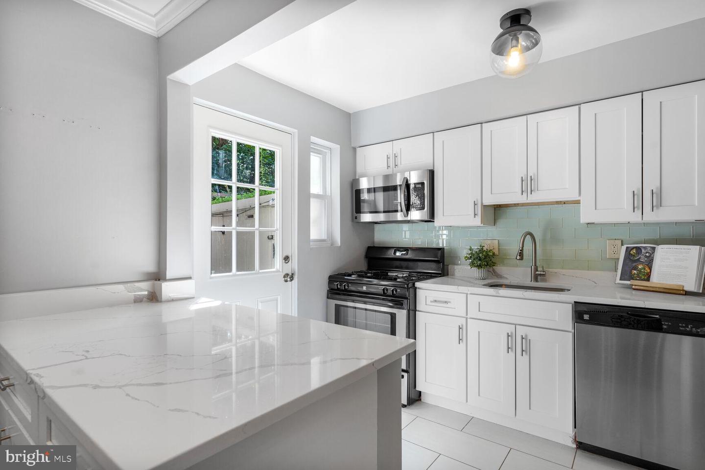 2801-A 16TH RD S #2801A, ARLINGTON, Virginia 22204, 2 Bedrooms Bedrooms, ,1 BathroomBathrooms,Residential,For sale,2801-A 16TH RD S #2801A,VAAR2062934 MLS # VAAR2062934