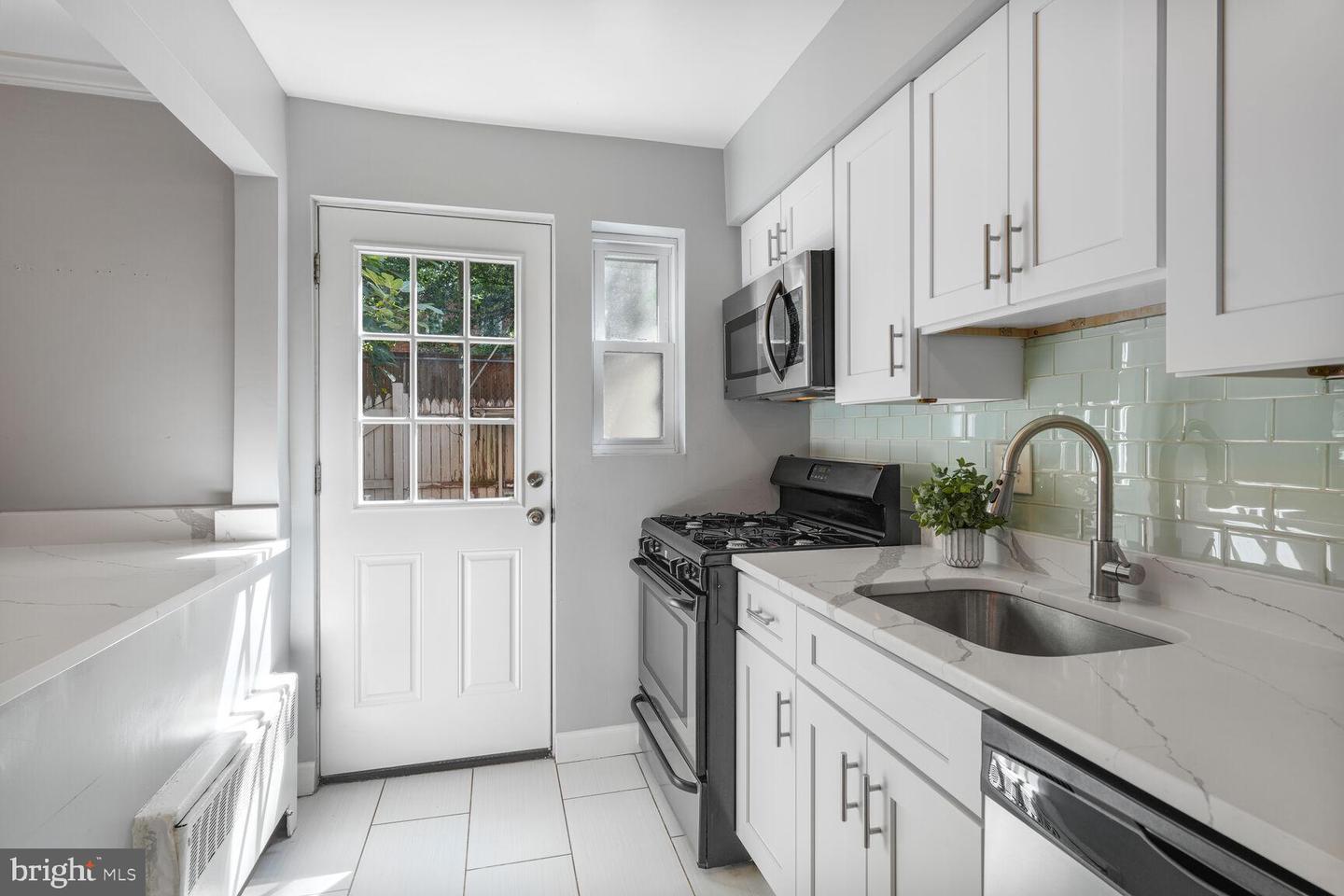 2801-A 16TH RD S #2801A, ARLINGTON, Virginia 22204, 2 Bedrooms Bedrooms, ,1 BathroomBathrooms,Residential,For sale,2801-A 16TH RD S #2801A,VAAR2062934 MLS # VAAR2062934