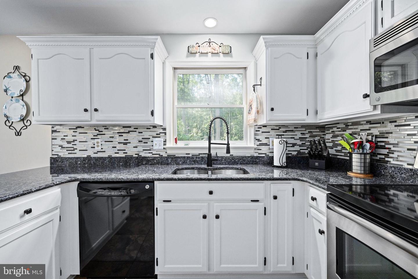 606 STONEWALL LN, FREDERICKSBURG, Virginia 22407, 3 Bedrooms Bedrooms, 10 Rooms Rooms,2 BathroomsBathrooms,Residential,For sale,606 STONEWALL LN,VASP2035904 MLS # VASP2035904