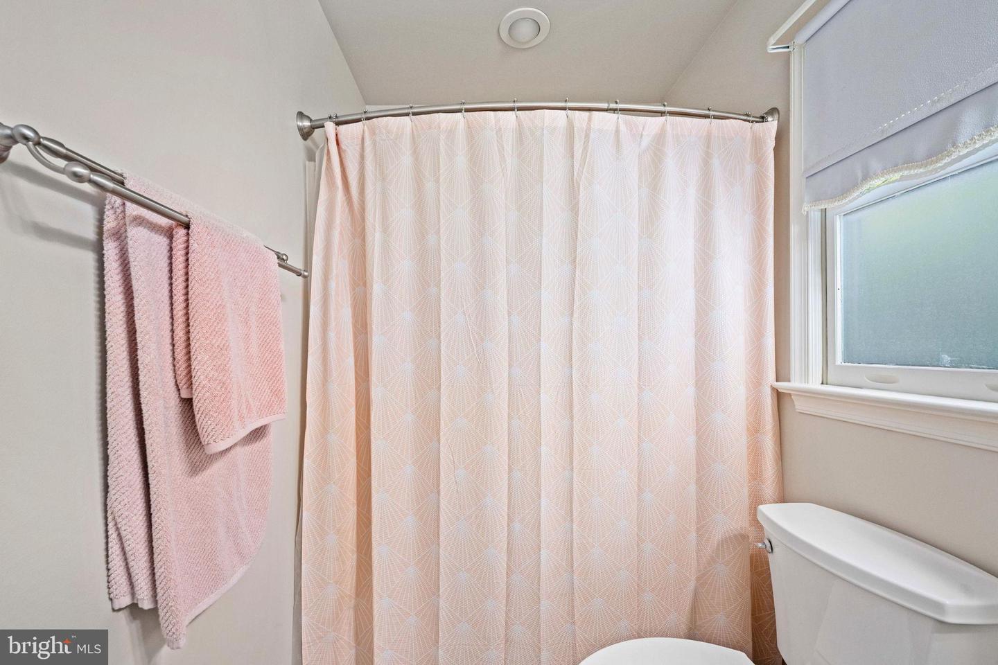 606 STONEWALL LN, FREDERICKSBURG, Virginia 22407, 3 Bedrooms Bedrooms, 10 Rooms Rooms,2 BathroomsBathrooms,Residential,For sale,606 STONEWALL LN,VASP2035904 MLS # VASP2035904