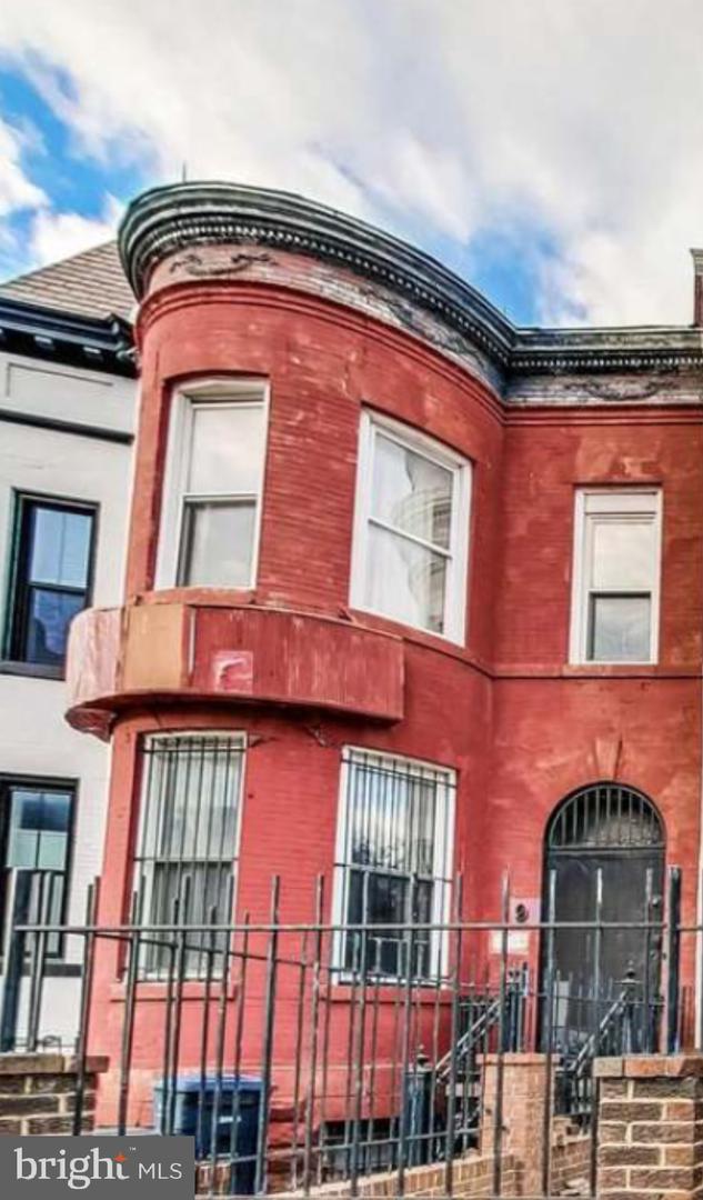 9 NEW YORK AVE NW, WASHINGTON, District Of Columbia 20001, 4 Bedrooms Bedrooms, 4 Rooms Rooms,2 BathroomsBathrooms,Residential,For sale,9 NEW YORK AVE NW,DCDC2217486 MLS # DCDC2217486
