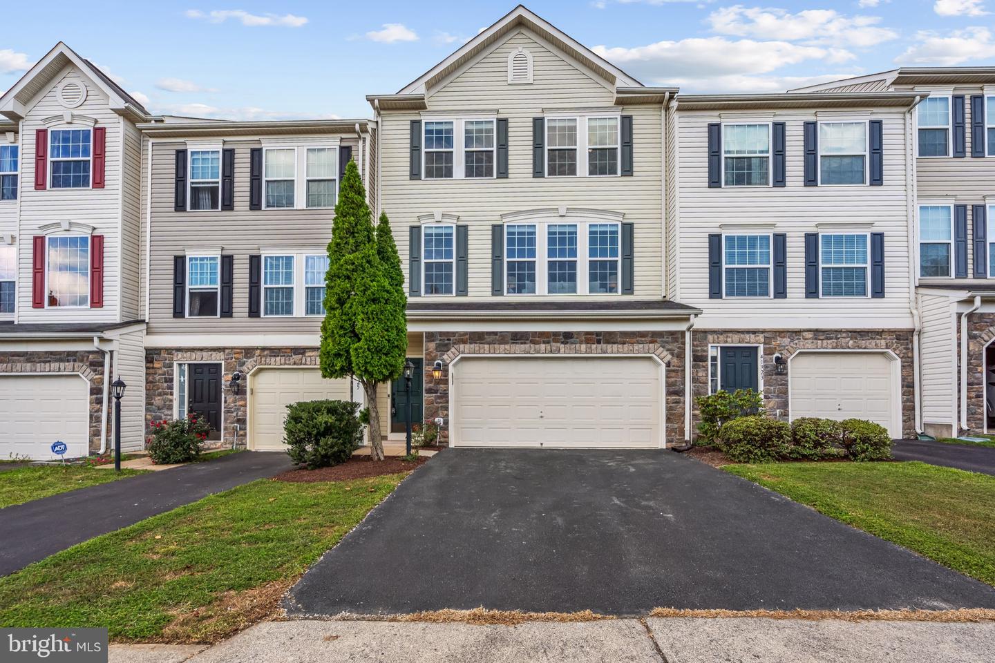 41925 POSSUMHAW TER, ALDIE, Virginia 20105, 4 Bedrooms Bedrooms, 8 Rooms Rooms,3 BathroomsBathrooms,Residential,For sale,41925 POSSUMHAW TER,VALO2105722 MLS # VALO2105722