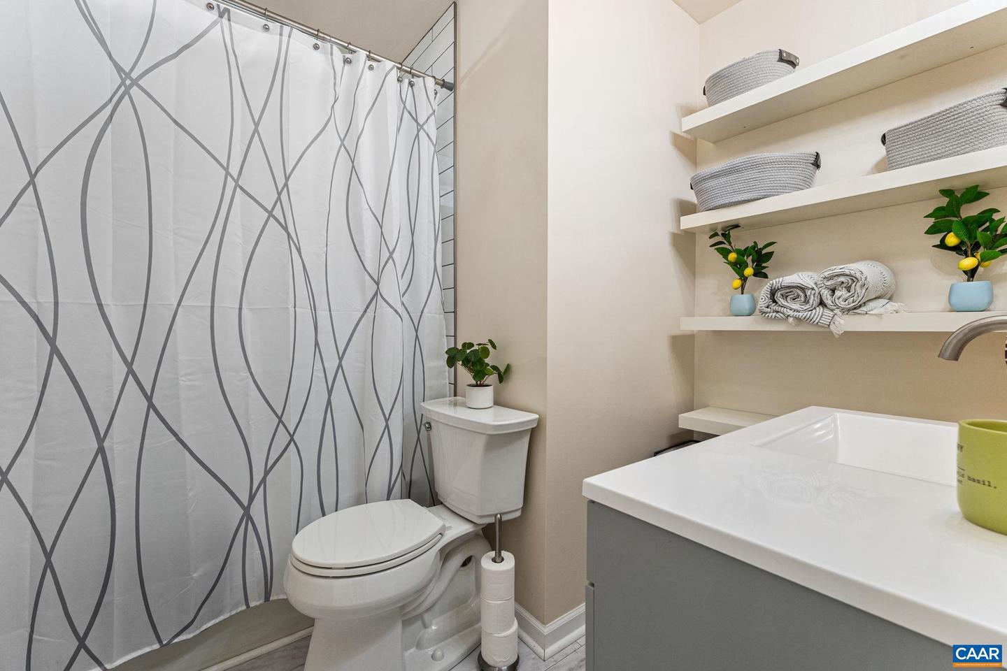 2225 WILLIAMSBURG RD, CHARLOTTESVILLE, Virginia 22901, 3 Bedrooms Bedrooms, ,1 BathroomBathrooms,Residential,For sale,2225 WILLIAMSBURG RD,668422 MLS # 668422