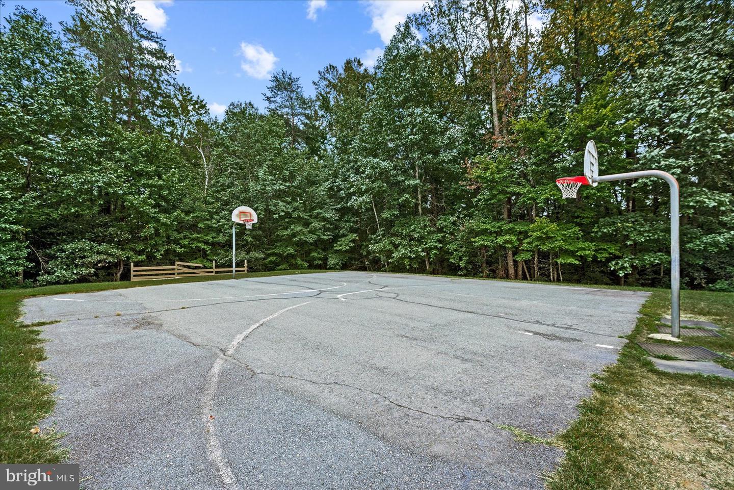 12 LAKESIDE DR, STAFFORD, Virginia 22554, 5 Bedrooms Bedrooms, ,3 BathroomsBathrooms,Residential,For sale,12 LAKESIDE DR,VAST2042288 MLS # VAST2042288