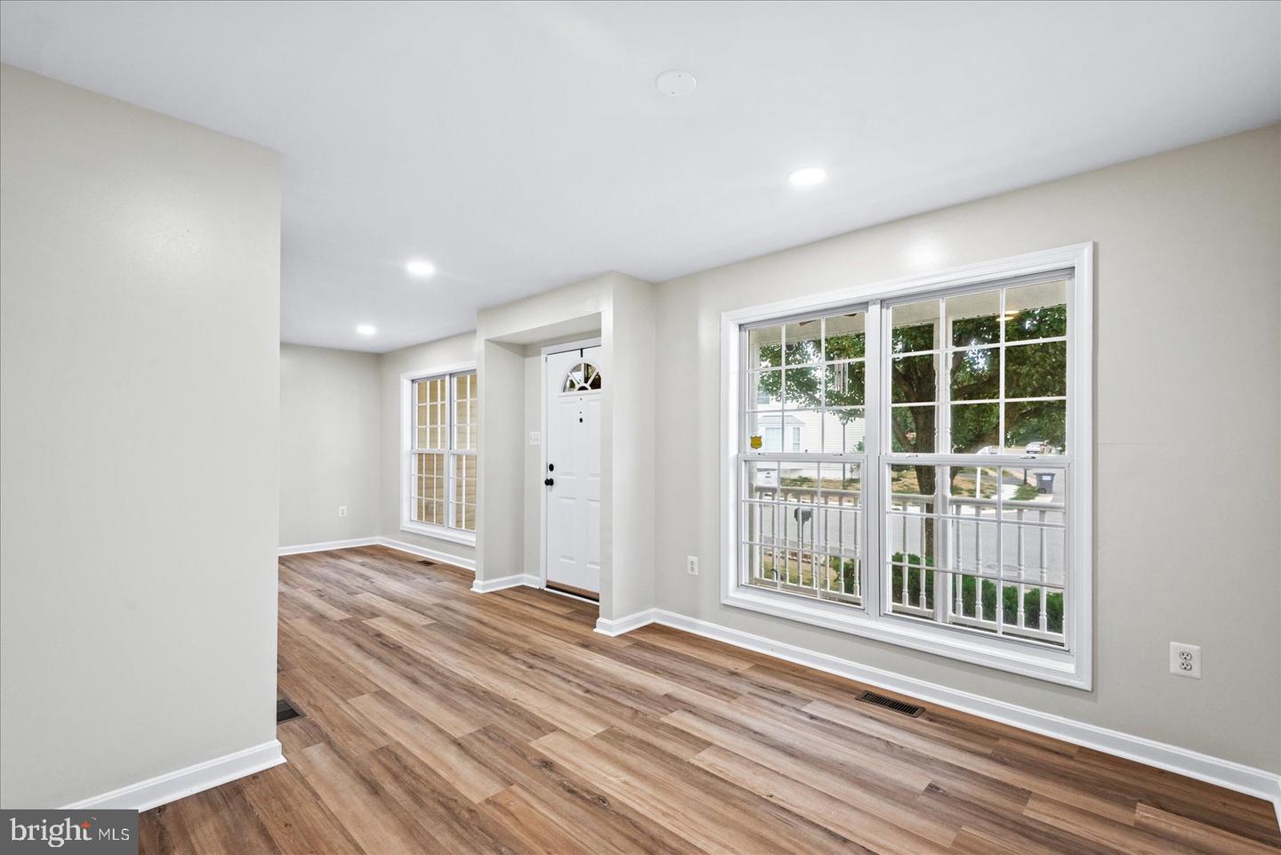12 LAKESIDE DR, STAFFORD, Virginia 22554, 5 Bedrooms Bedrooms, ,3 BathroomsBathrooms,Residential,For sale,12 LAKESIDE DR,VAST2042288 MLS # VAST2042288