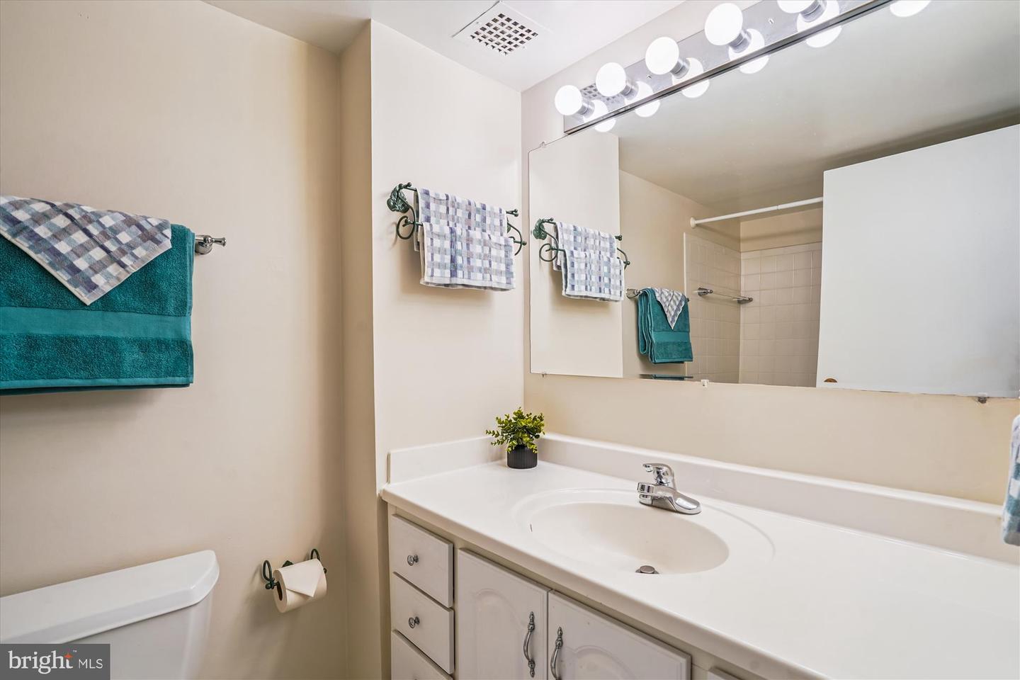 200 N PICKETT ST #108, ALEXANDRIA, Virginia 22304, 2 Bedrooms Bedrooms, ,2 BathroomsBathrooms,Residential,For sale,200 N PICKETT ST #108,VAAX2047004 MLS # VAAX2047004