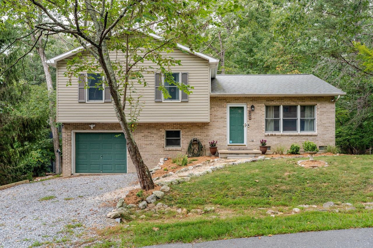 240 RED FOX CT, MCGAHEYSVILLE, Virginia 22840, 3 Bedrooms Bedrooms, ,2 BathroomsBathrooms,Residential,240 RED FOX CT,668434 MLS # 668434