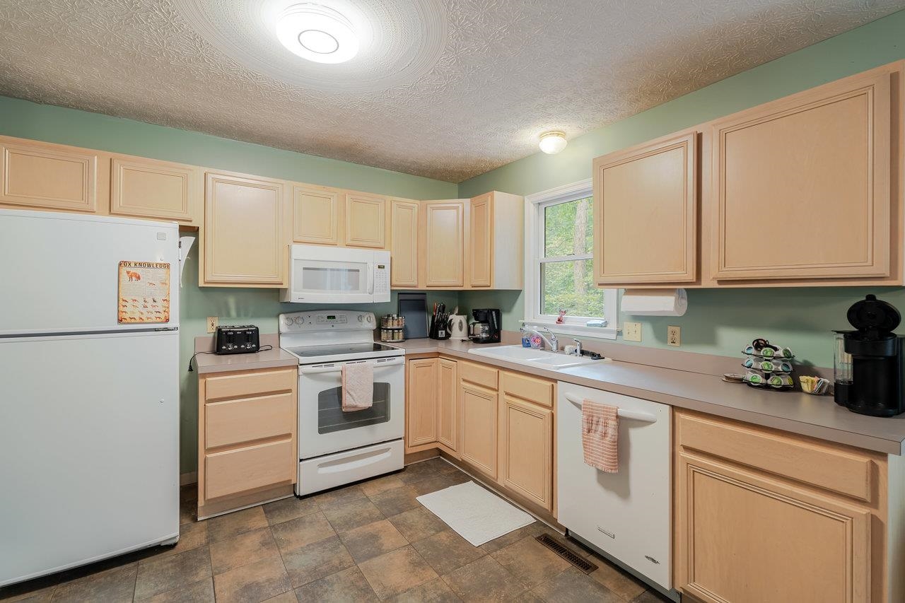 240 RED FOX CT, MCGAHEYSVILLE, Virginia 22840, 3 Bedrooms Bedrooms, ,2 BathroomsBathrooms,Residential,240 RED FOX CT,668434 MLS # 668434
