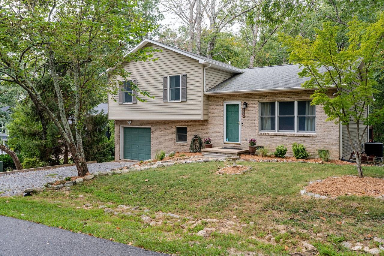 240 RED FOX CT, MCGAHEYSVILLE, Virginia 22840, 3 Bedrooms Bedrooms, ,2 BathroomsBathrooms,Residential,240 RED FOX CT,668434 MLS # 668434