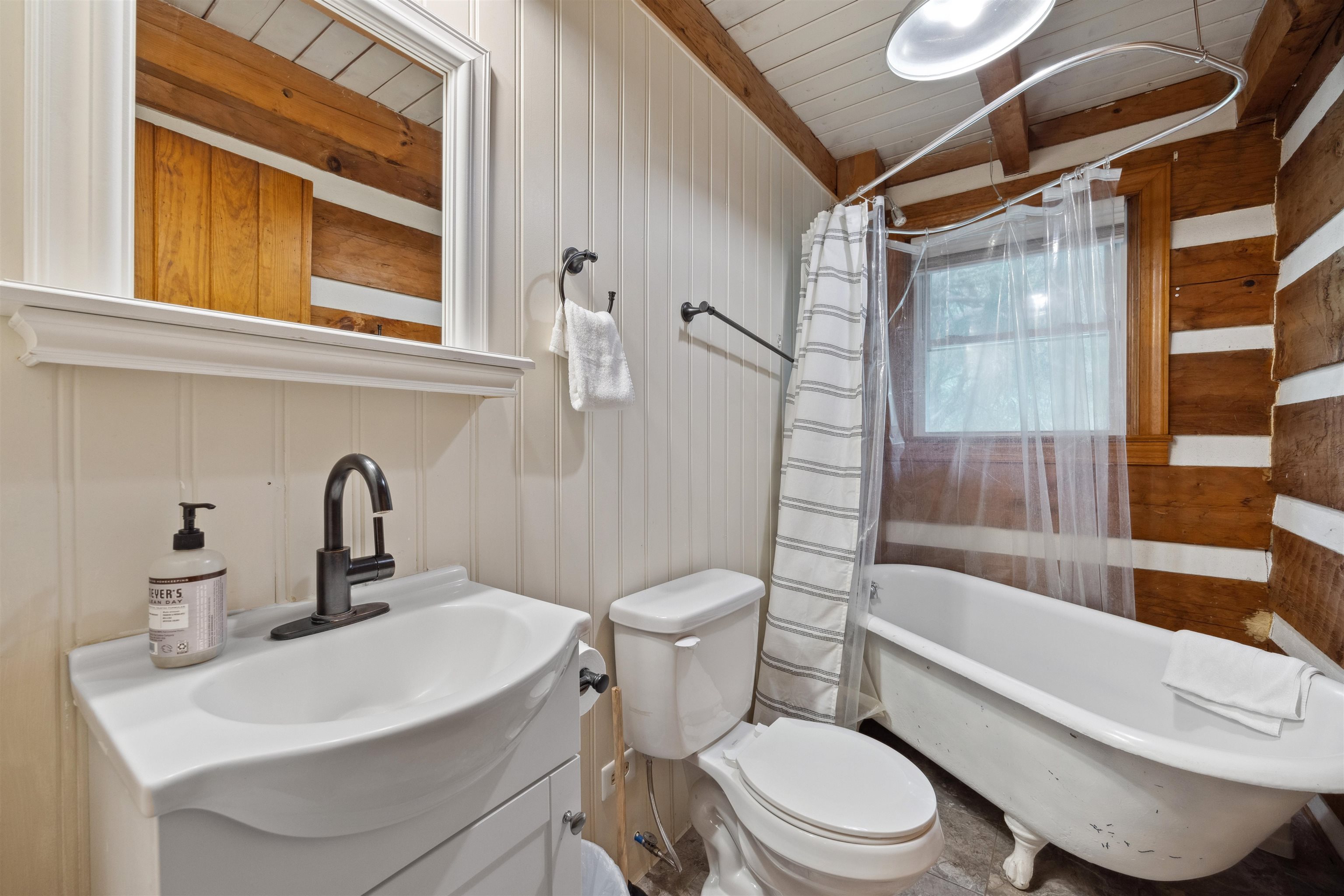 711 INDIAN CAMP TRL, MAURERTOWN, Virginia 22644, 5 Bedrooms Bedrooms, ,3 BathroomsBathrooms,Residential,Lazy Bear Lodge,711 INDIAN CAMP TRL,668438 MLS # 668438
