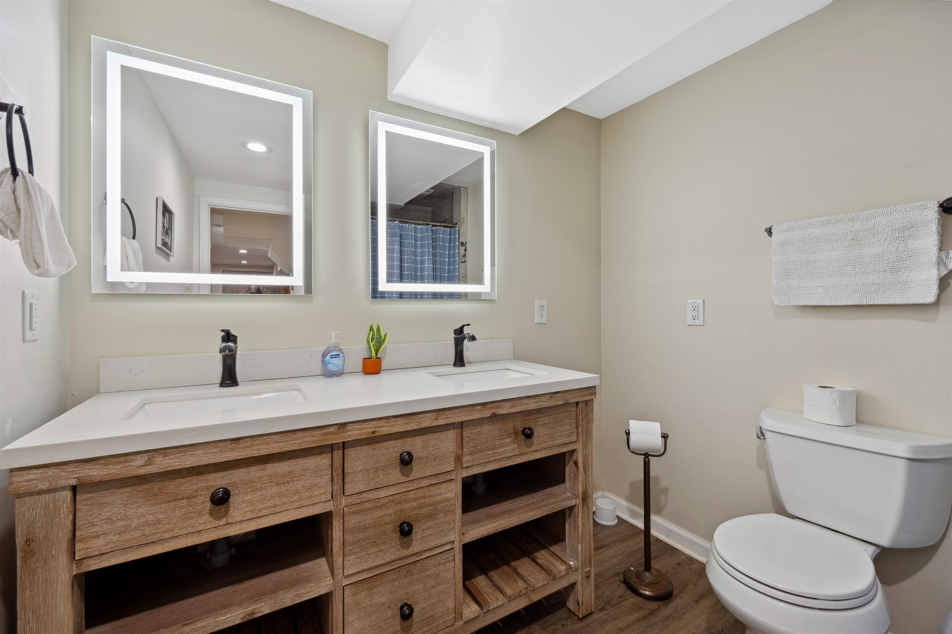 711 INDIAN CAMP TRL, MAURERTOWN, Virginia 22644, 5 Bedrooms Bedrooms, ,3 BathroomsBathrooms,Residential,Lazy Bear Lodge,711 INDIAN CAMP TRL,668438 MLS # 668438