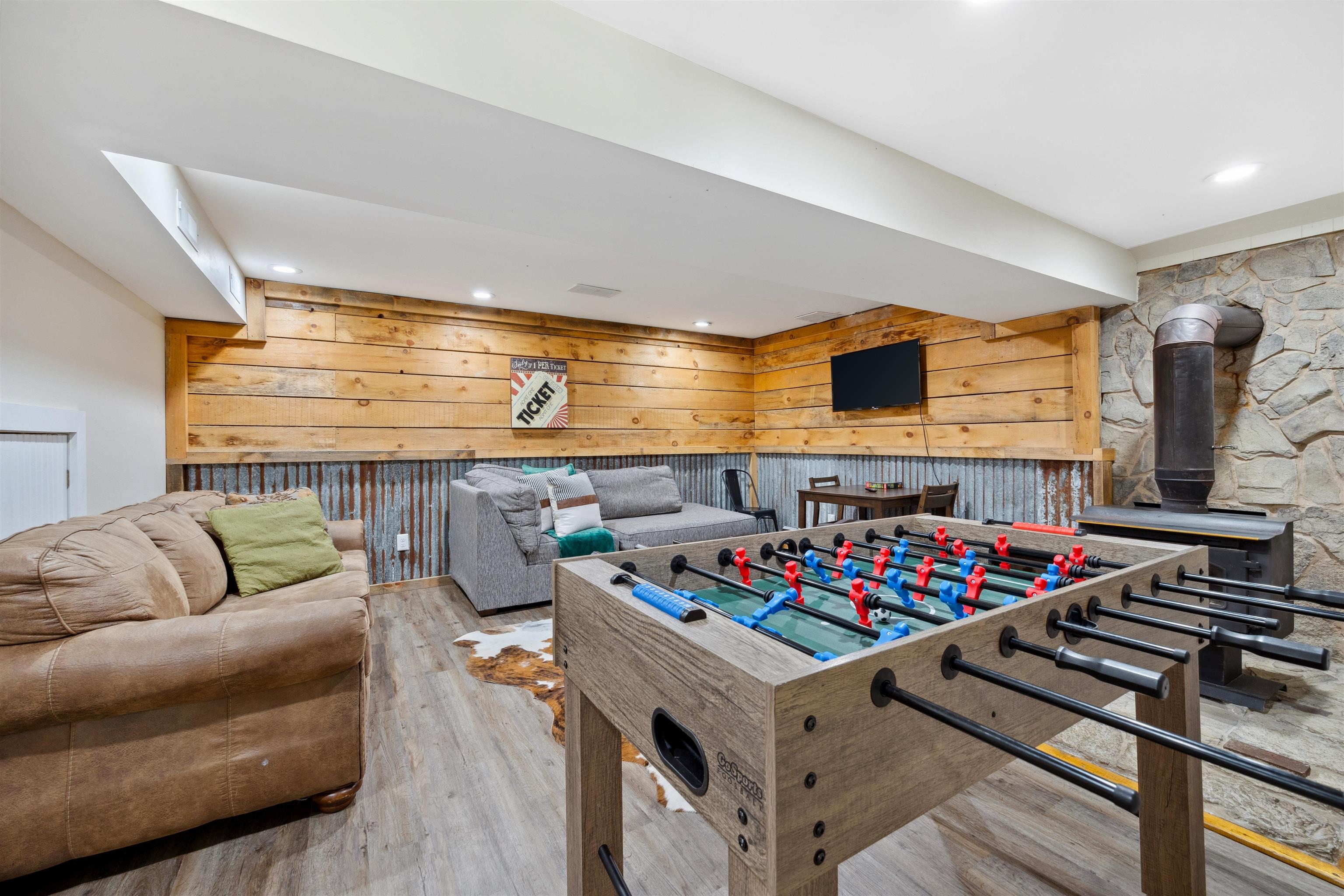 711 INDIAN CAMP TRL, MAURERTOWN, Virginia 22644, 5 Bedrooms Bedrooms, ,3 BathroomsBathrooms,Residential,Lazy Bear Lodge,711 INDIAN CAMP TRL,668438 MLS # 668438