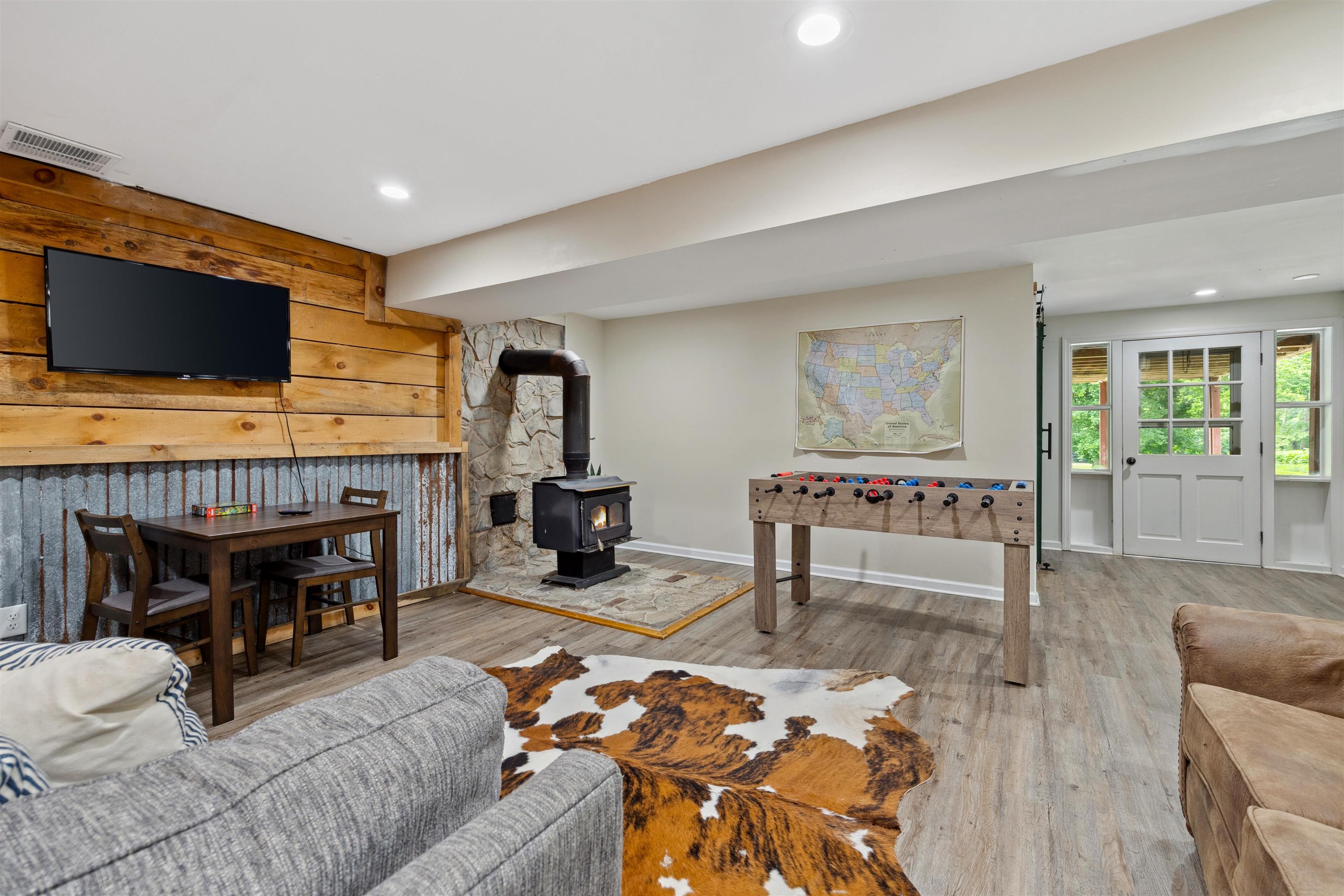 711 INDIAN CAMP TRL, MAURERTOWN, Virginia 22644, 5 Bedrooms Bedrooms, ,3 BathroomsBathrooms,Residential,Lazy Bear Lodge,711 INDIAN CAMP TRL,668438 MLS # 668438