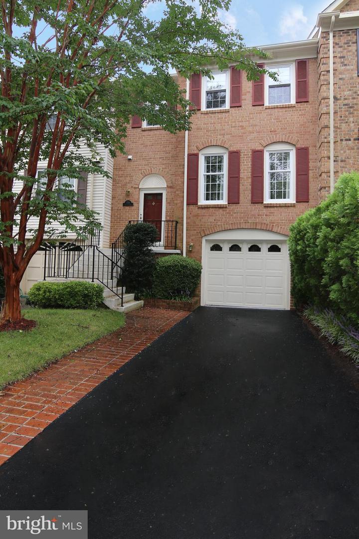 7713 SHOOTINGSTAR DR, SPRINGFIELD, Virginia 22152, 3 Bedrooms Bedrooms, ,2 BathroomsBathrooms,Residential,For sale,7713 SHOOTINGSTAR DR,VAFX2255858 MLS # VAFX2255858