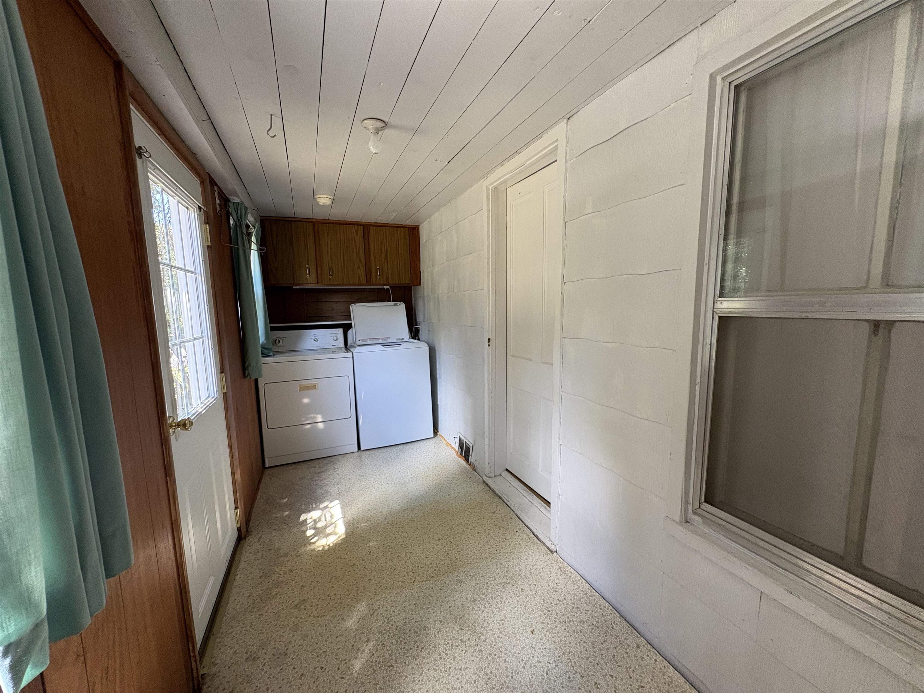 1831 BARRENRIDGE RD, STAUNTON, Virginia 24401, 3 Bedrooms Bedrooms, ,1 BathroomBathrooms,Residential,1831 BARRENRIDGE RD,668442 MLS # 668442