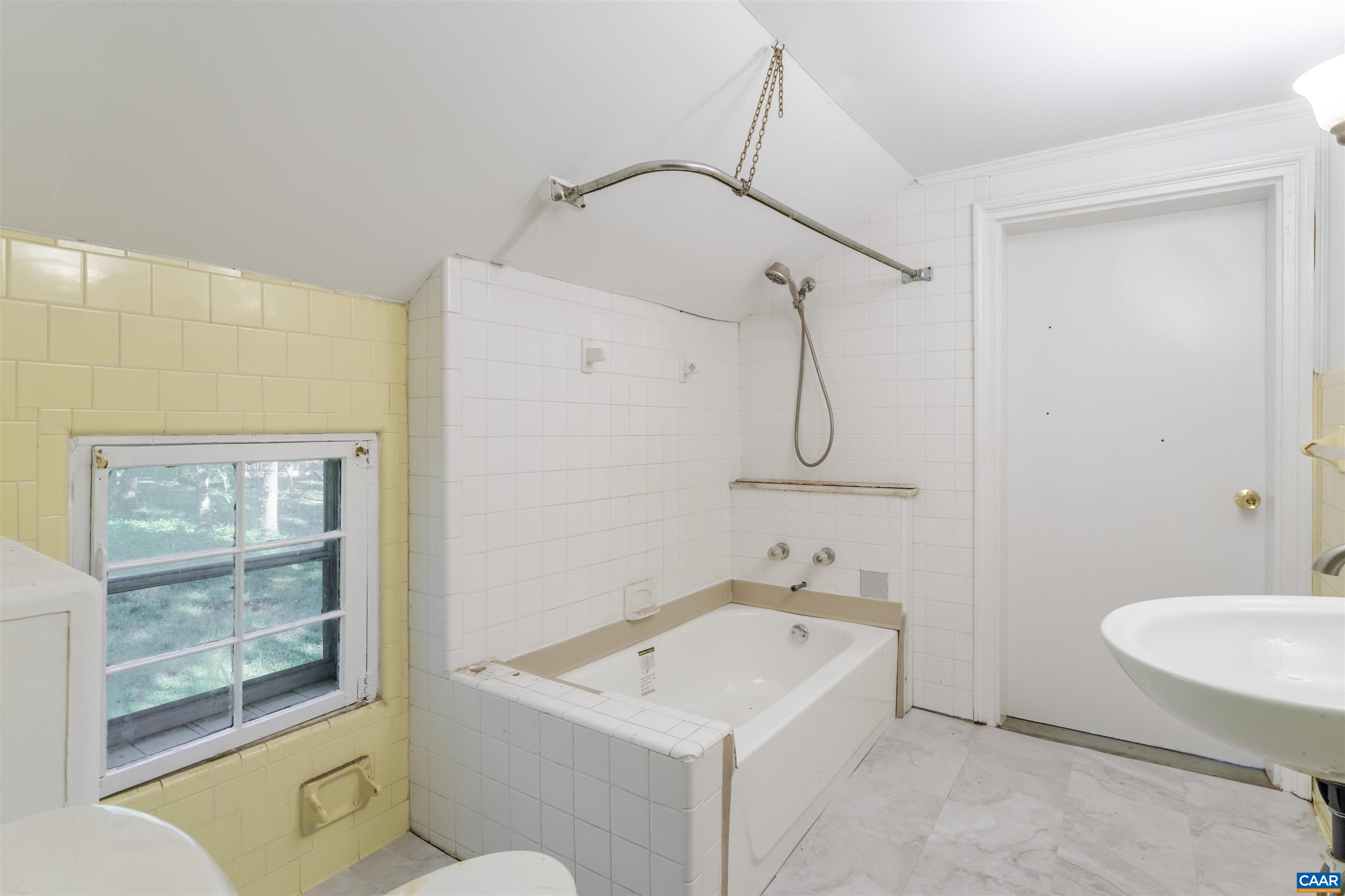 1201 EAST JEFFERSON ST, CHARLOTTESVILLE, Virginia 22902, 7 Bedrooms Bedrooms, ,5 BathroomsBathrooms,Residential,The Farm and the Lewis House,1201 EAST JEFFERSON ST,668450 MLS # 668450