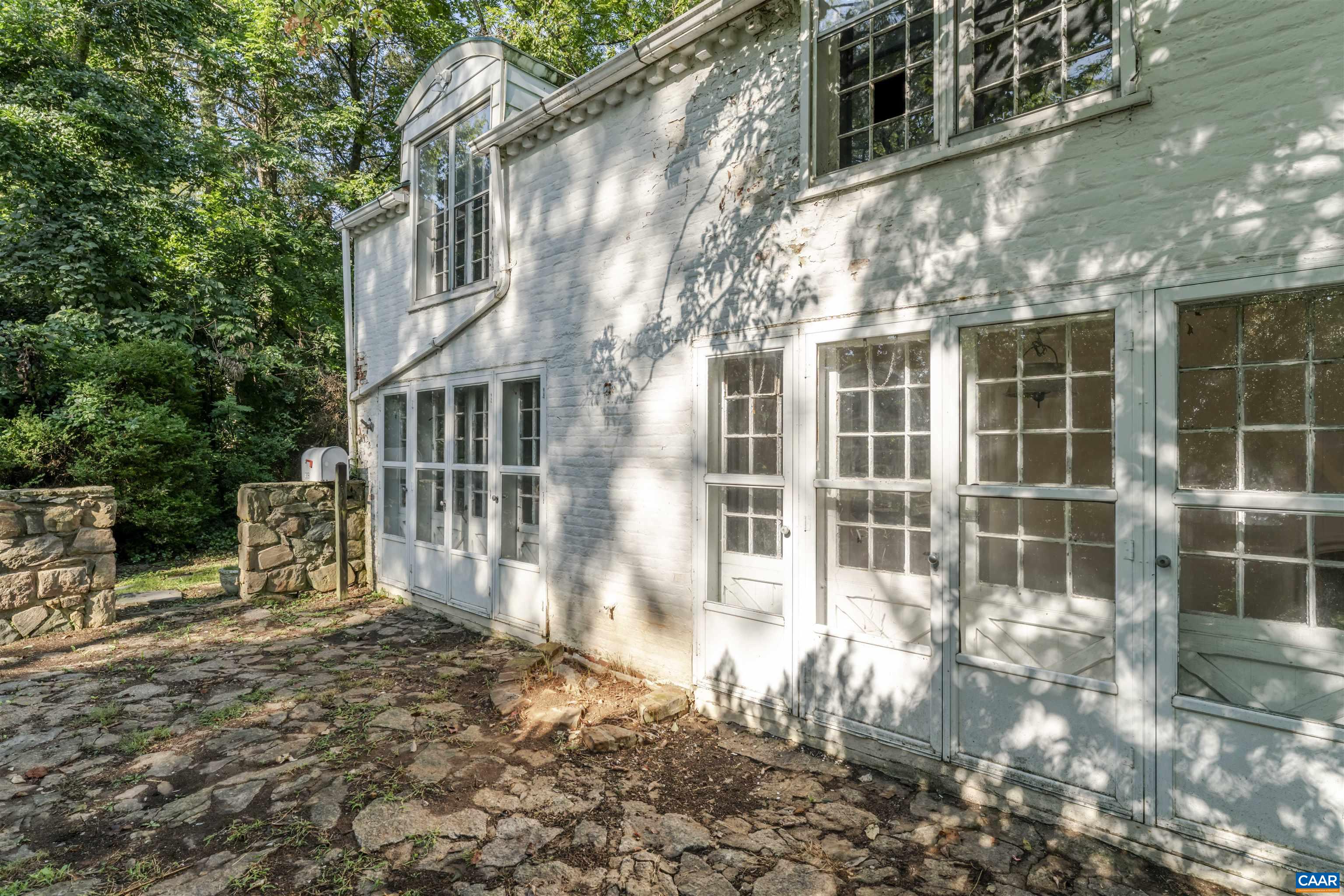 1201 EAST JEFFERSON ST, CHARLOTTESVILLE, Virginia 22902, 7 Bedrooms Bedrooms, ,5 BathroomsBathrooms,Residential,The Farm and the Lewis House,1201 EAST JEFFERSON ST,668450 MLS # 668450