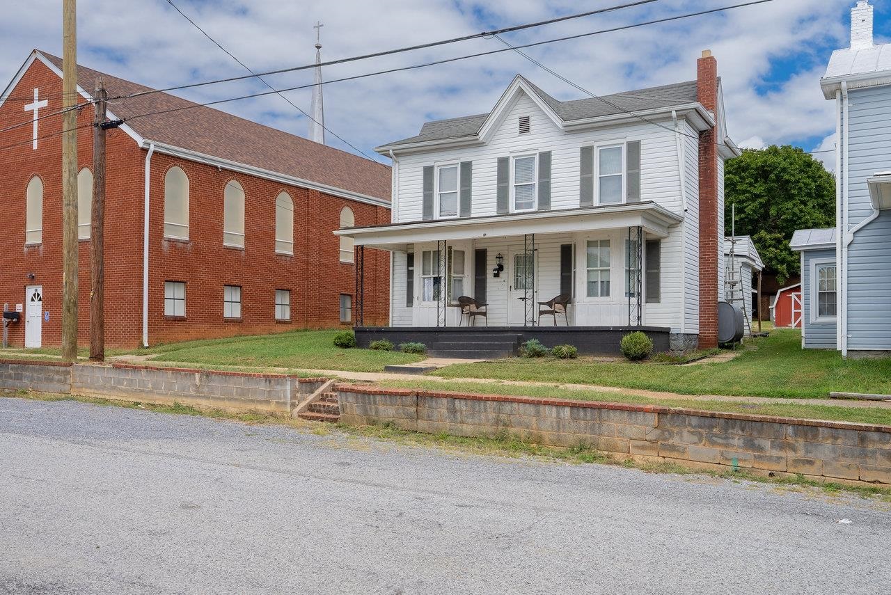314 THIRD ST, SHENANDOAH, Virginia 22849, 3 Bedrooms Bedrooms, ,1 BathroomBathrooms,Residential,314 THIRD ST,668451 MLS # 668451
