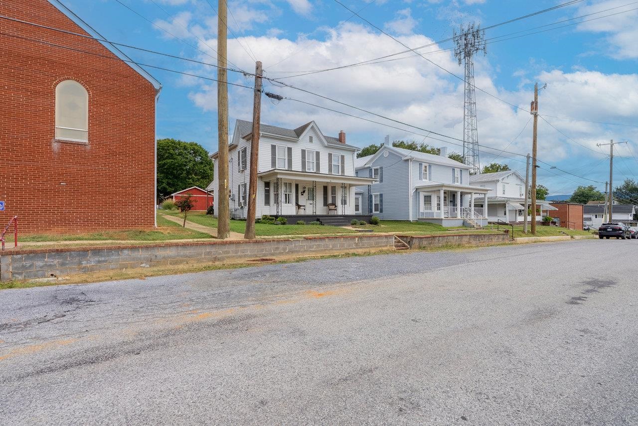 314 THIRD ST, SHENANDOAH, Virginia 22849, 3 Bedrooms Bedrooms, ,1 BathroomBathrooms,Residential,314 THIRD ST,668451 MLS # 668451