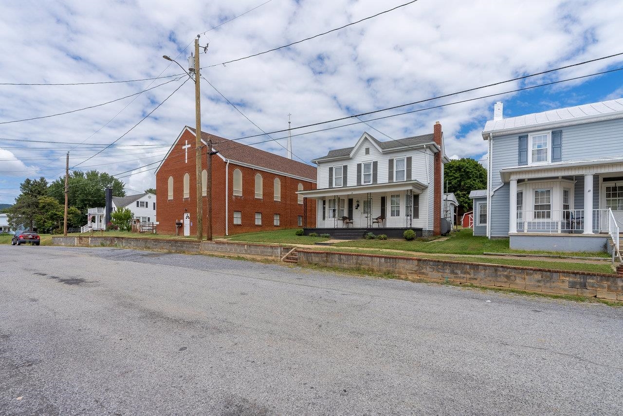 314 THIRD ST, SHENANDOAH, Virginia 22849, 3 Bedrooms Bedrooms, ,1 BathroomBathrooms,Residential,314 THIRD ST,668451 MLS # 668451