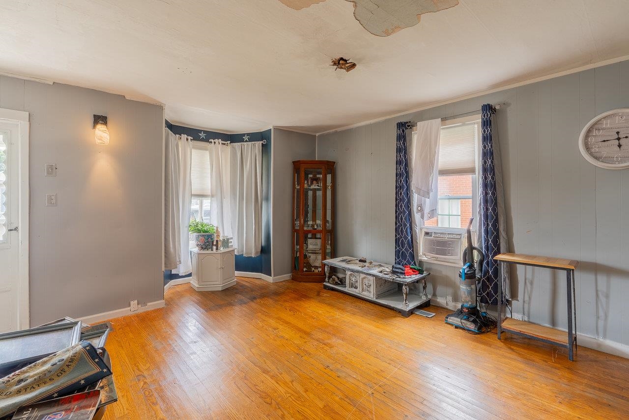 314 THIRD ST, SHENANDOAH, Virginia 22849, 3 Bedrooms Bedrooms, ,1 BathroomBathrooms,Residential,314 THIRD ST,668451 MLS # 668451