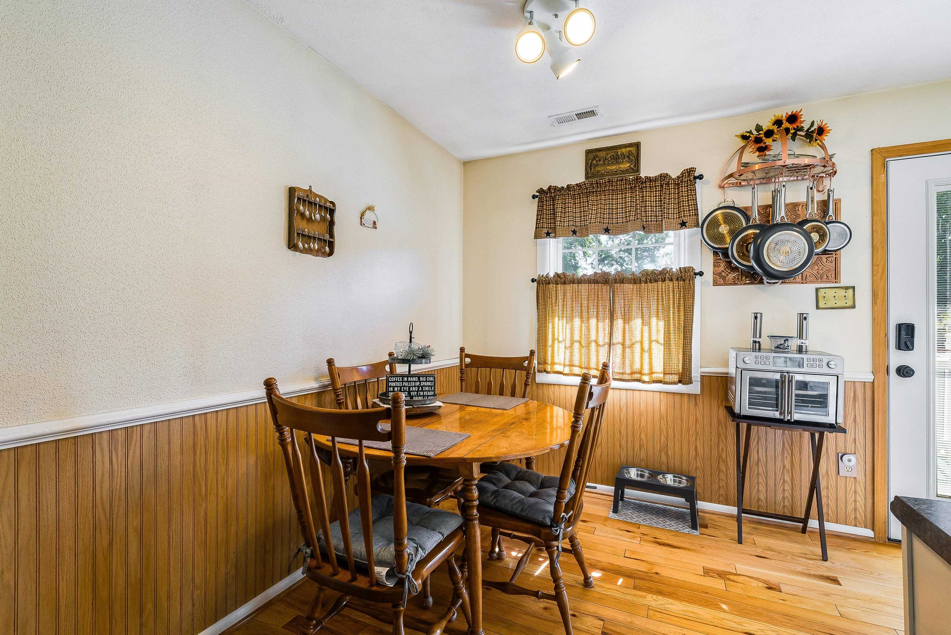 24 ESSEX RD, GROTTOES, Virginia 24441, 4 Bedrooms Bedrooms, ,2 BathroomsBathrooms,Residential,24 ESSEX RD,668456 MLS # 668456