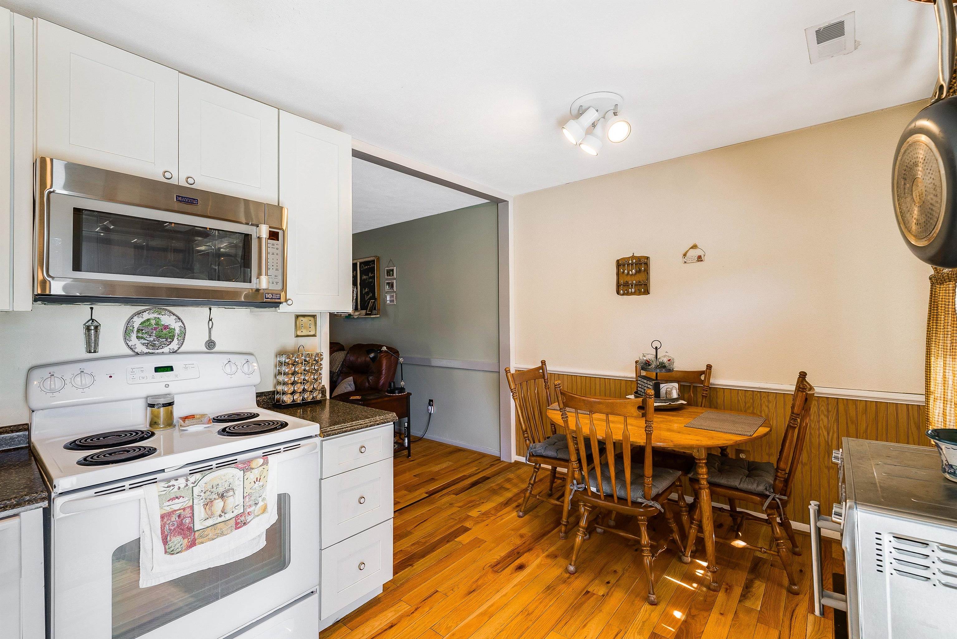 24 ESSEX RD, GROTTOES, Virginia 24441, 4 Bedrooms Bedrooms, ,2 BathroomsBathrooms,Residential,24 ESSEX RD,668456 MLS # 668456