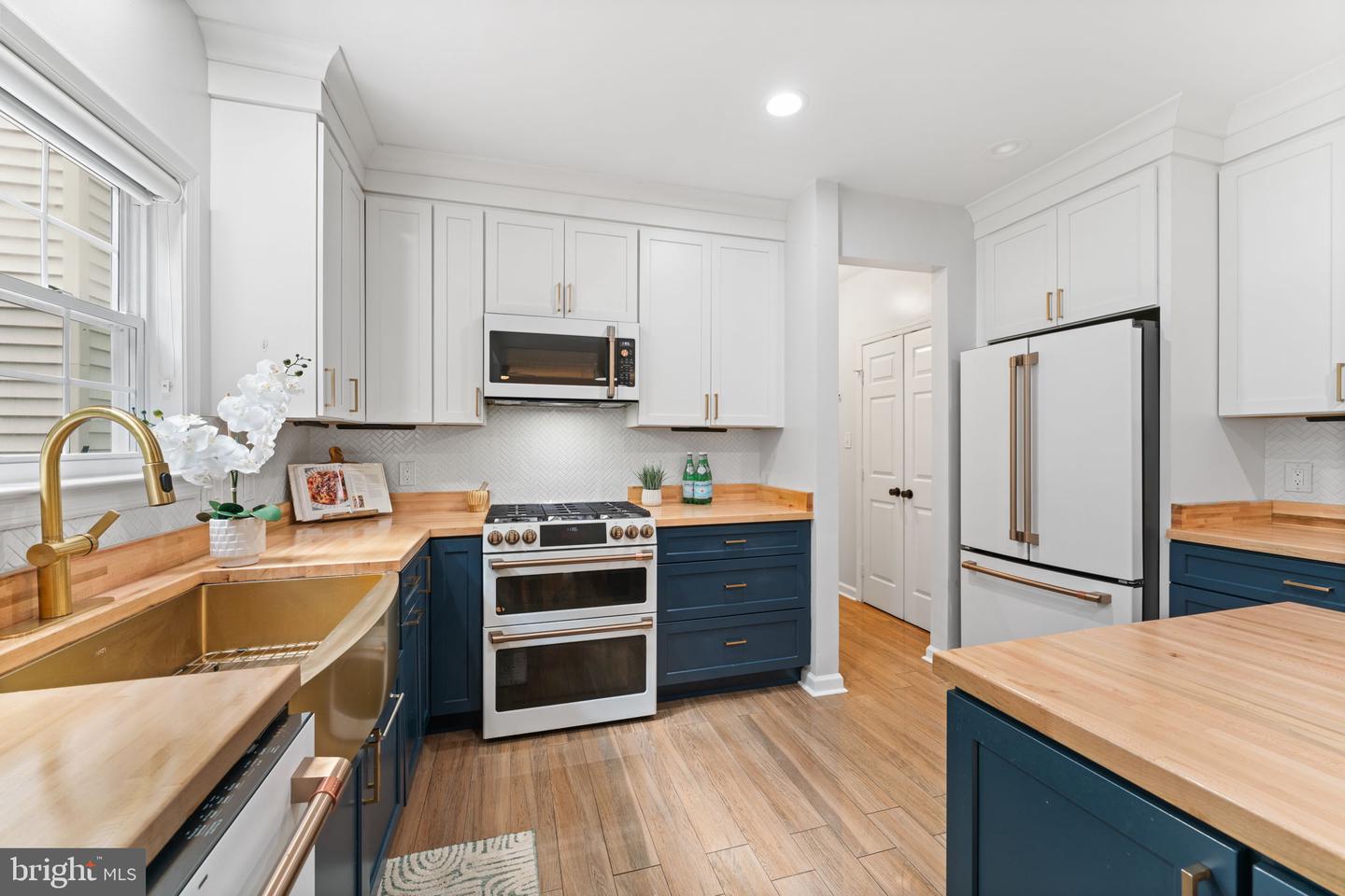 7124 DARK FOREST DR, MANASSAS, Virginia 20112, 6 Bedrooms Bedrooms, ,4 BathroomsBathrooms,Residential,For sale,7124 DARK FOREST DR,VAPW2100562 MLS # VAPW2100562